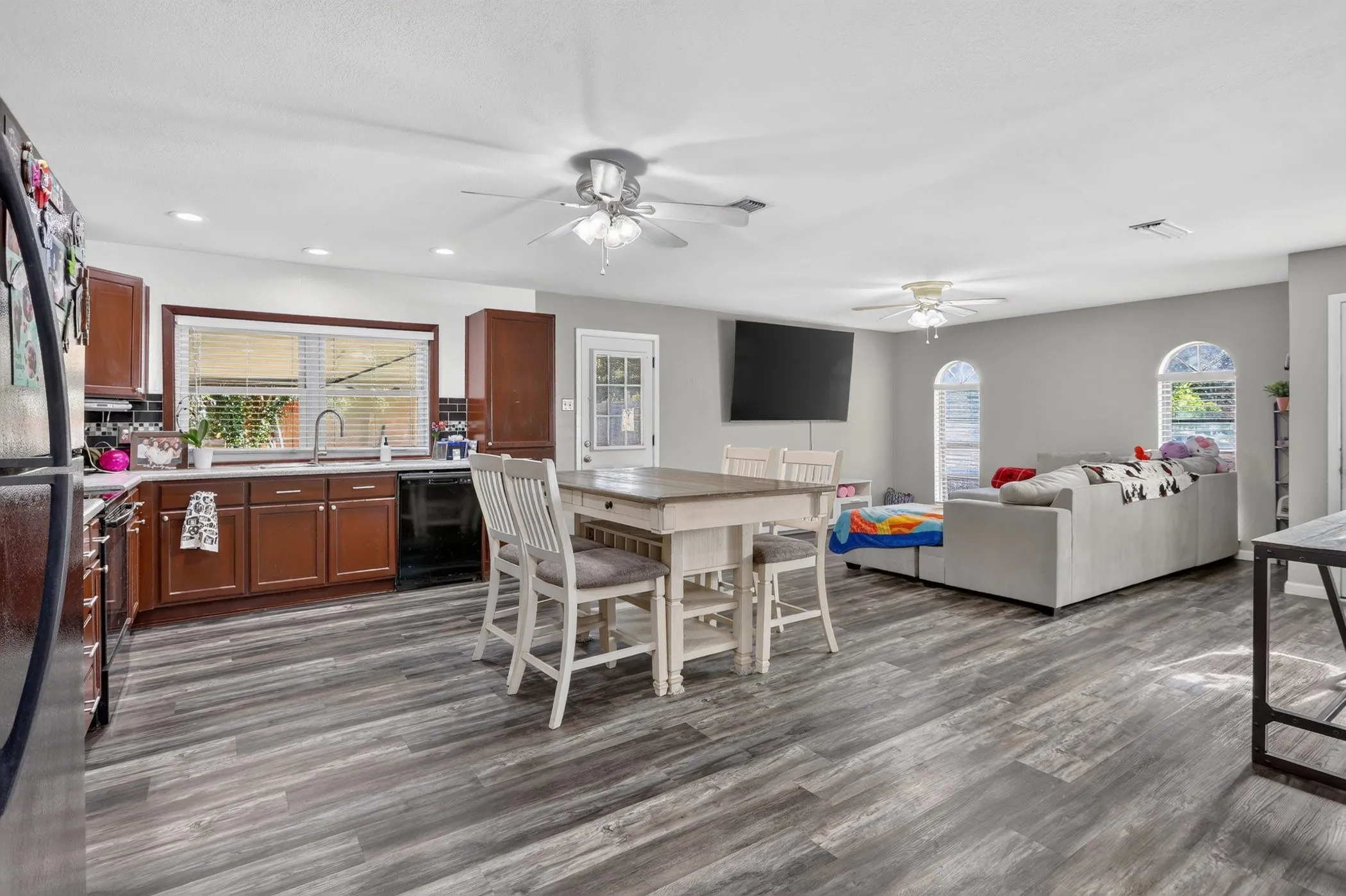 Single Family Residence For Sale in Dallas County , 3110 Edelweiss Drive, Grand Prairie, Texas 75052, 4 Bedroom, 2 Bathroom, Garage spaces, 1,737 Sqft, built in 1972, mls#21330631, Real Estate Agent in Grand Prairie, Homes For Sale in Dallas county, Homes For Sale in Grand Prairie, Realtor in Grand Prairie Texas, Real Estate Brokerage Independent Realty Texas, Luminita Cordes Realtor