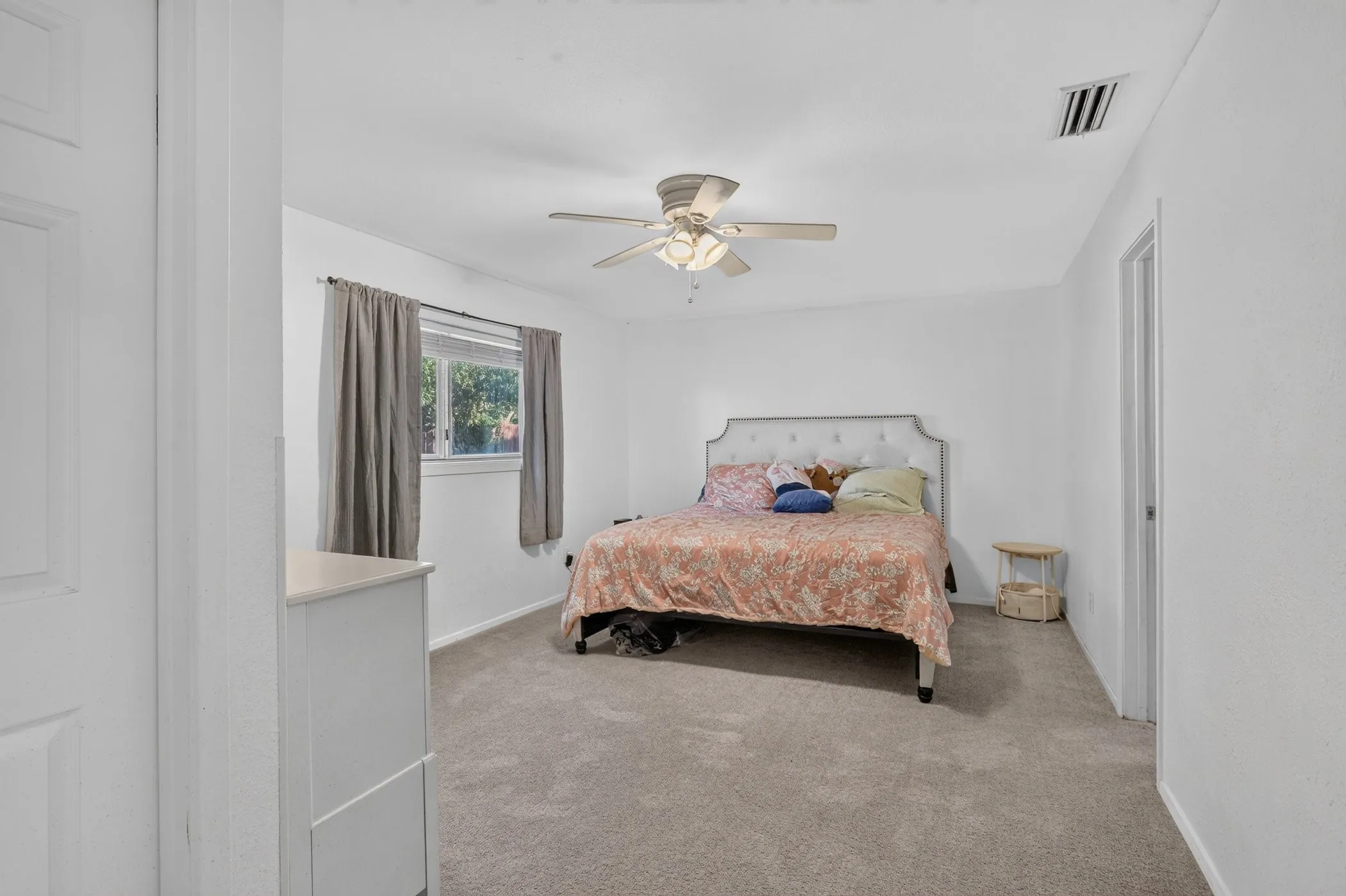 Single Family Residence For Sale in Dallas County , 3110 Edelweiss Drive, Grand Prairie, Texas 75052, 4 Bedroom, 2 Bathroom, Garage spaces, 1,737 Sqft, built in 1972, mls#21330631, Real Estate Agent in Grand Prairie, Homes For Sale in Dallas county, Homes For Sale in Grand Prairie, Realtor in Grand Prairie Texas, Real Estate Brokerage Independent Realty Texas, Luminita Cordes Realtor