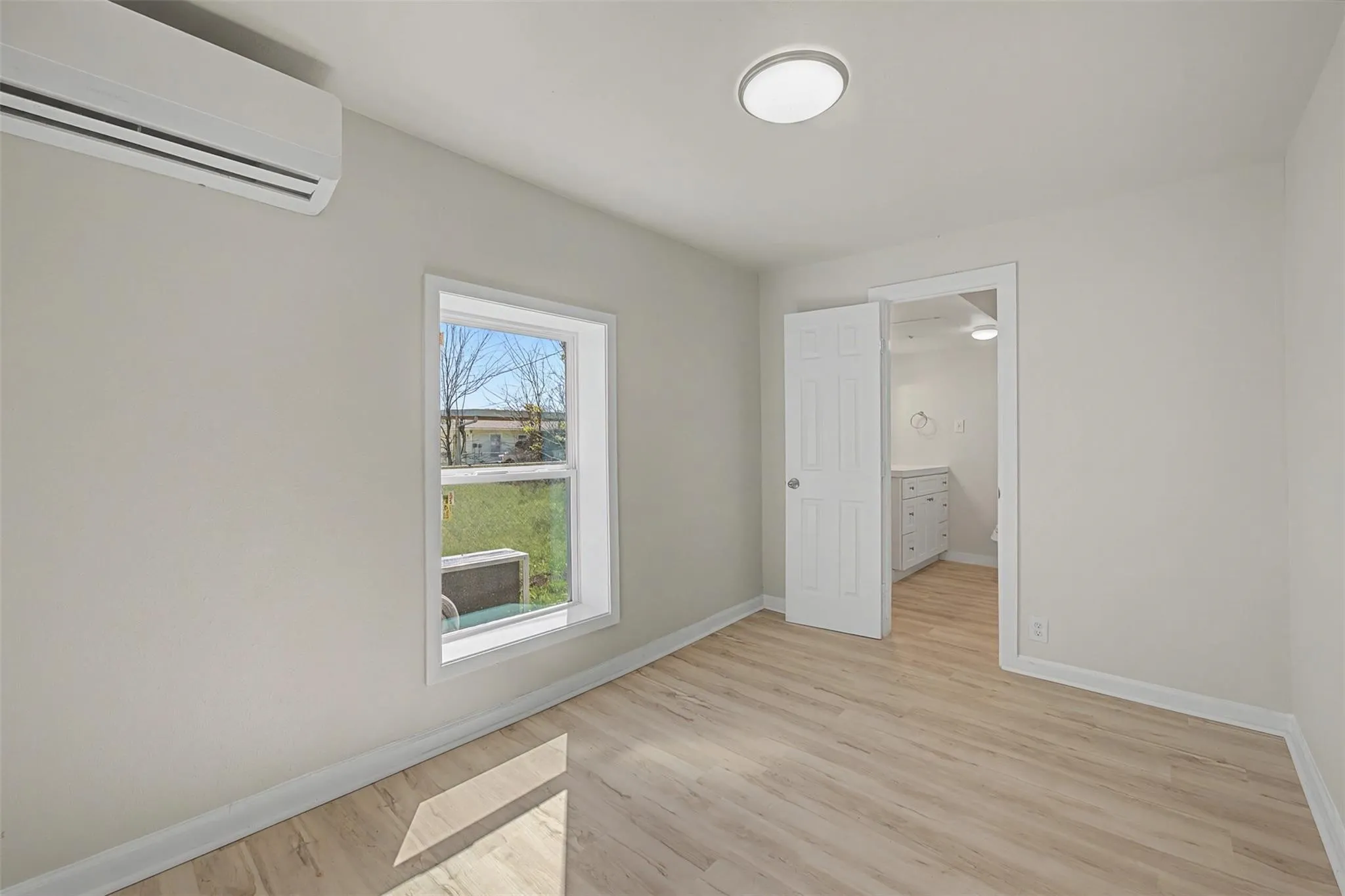 Apartment For Rent in Tarrant County , 9021 White Settlement Road A, White Settlement, Texas 76108, 1 Bedroom, 1 Bathroom, Garage spaces, 462 Sqft, built in 1946, mls#21332108, Real Estate Agent in White Settlement, Homes For Rent in Tarrant county, Homes For Rent in White Settlement, Realtor in White Settlement Texas, Real Estate Brokerage Independent Realty Texas, Luminita Cordes Realtor