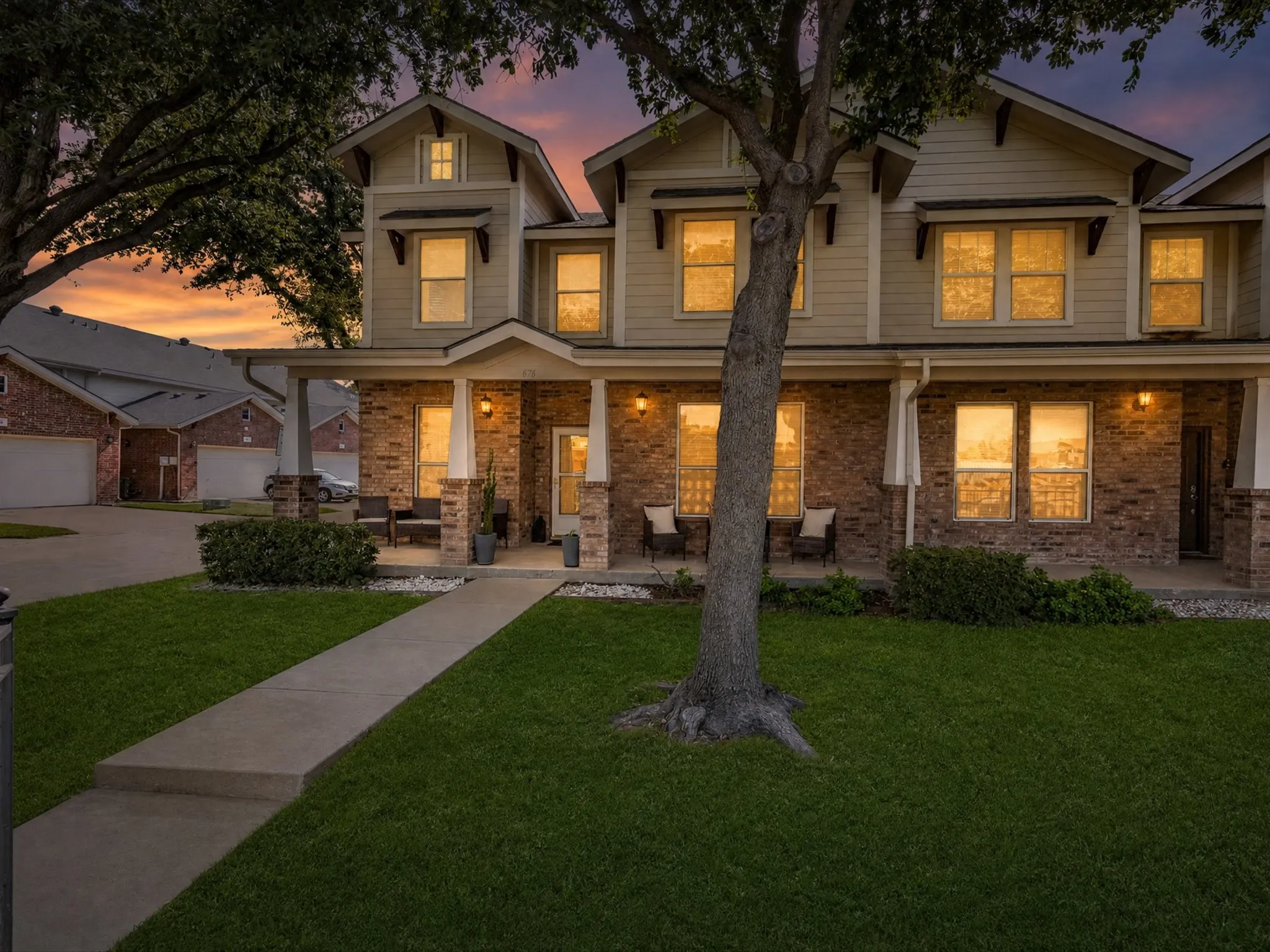 Townhouse For Sale in Denton County , 676 S Charles Street, Lewisville, Texas 75057, 4 Bedroom, 3 Bathroom, 2 Garage spaces, 2,199 Sqft, built in 2006, mls#21332111, Real Estate Agent in Lewisville, Homes For Sale in Denton county, Homes For Sale in Lewisville, Realtor in Lewisville Texas, Real Estate Brokerage Independent Realty Texas, Luminita Cordes Realtor