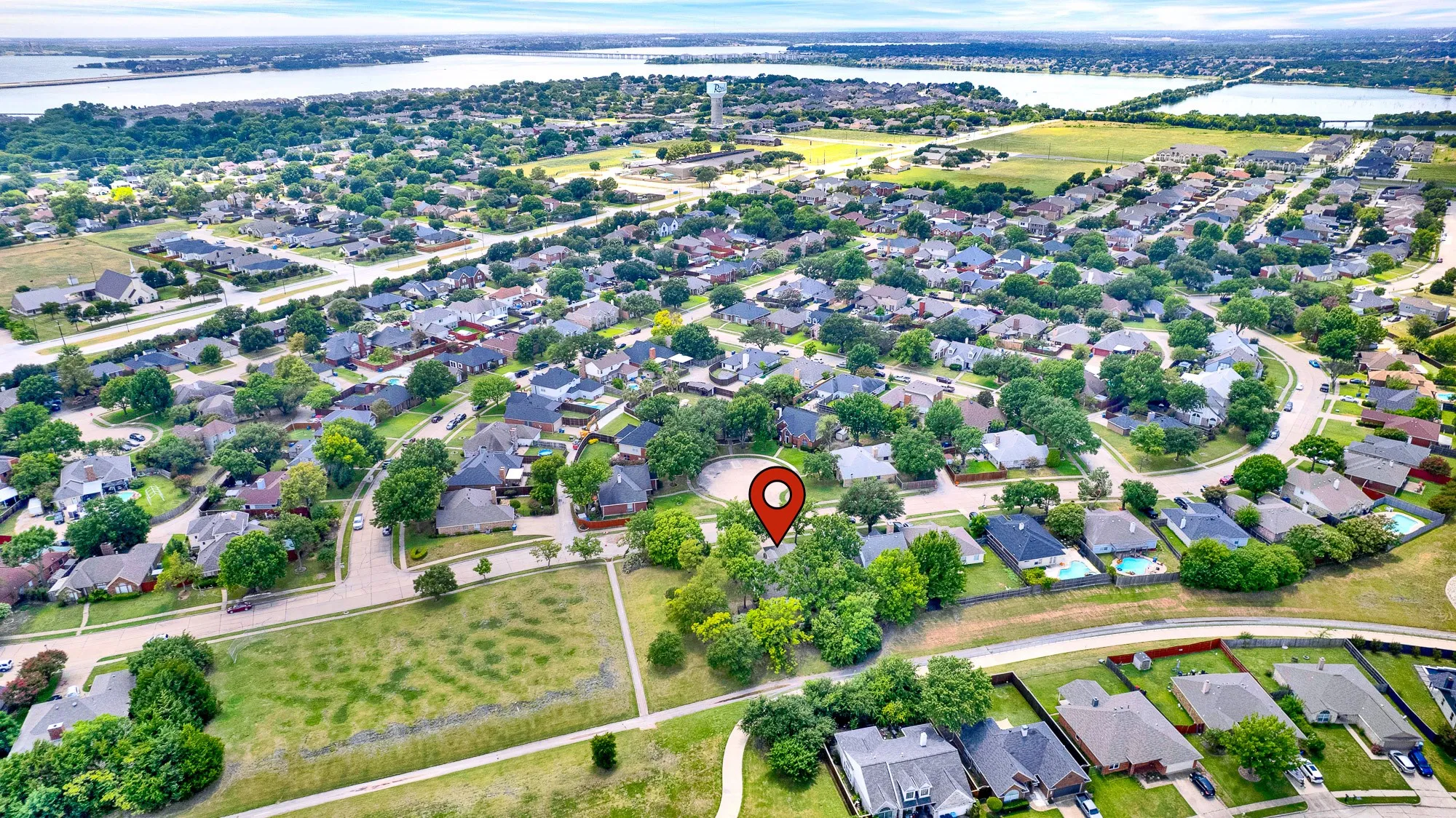 Close proximity to the lake and Paddle Point Park as well as Herfurth Elementary