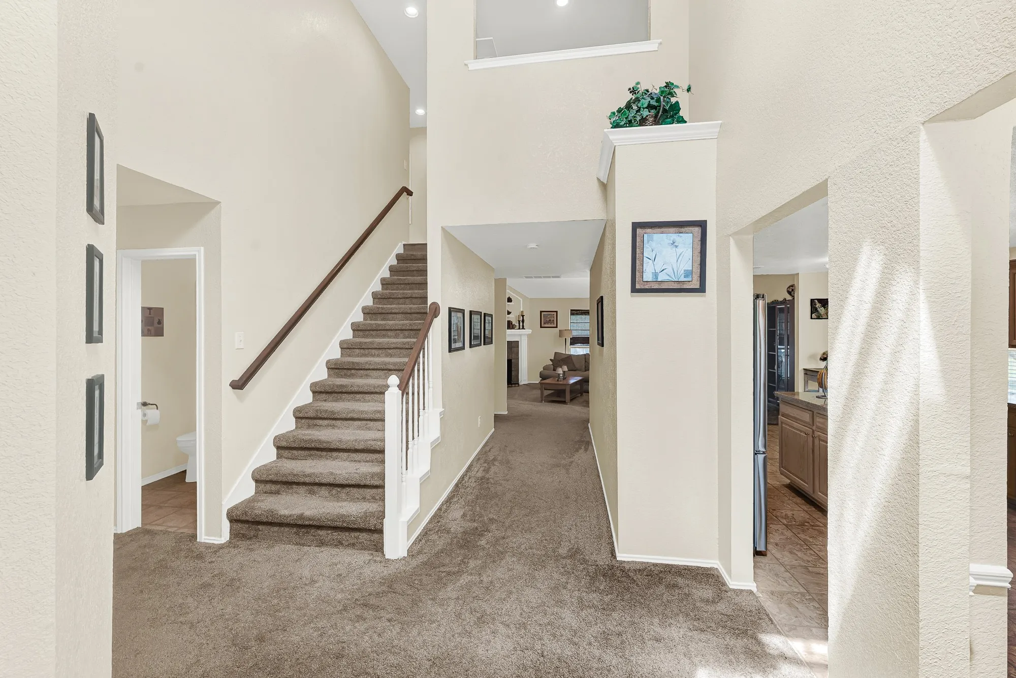 Light, bright and spacious entry.
