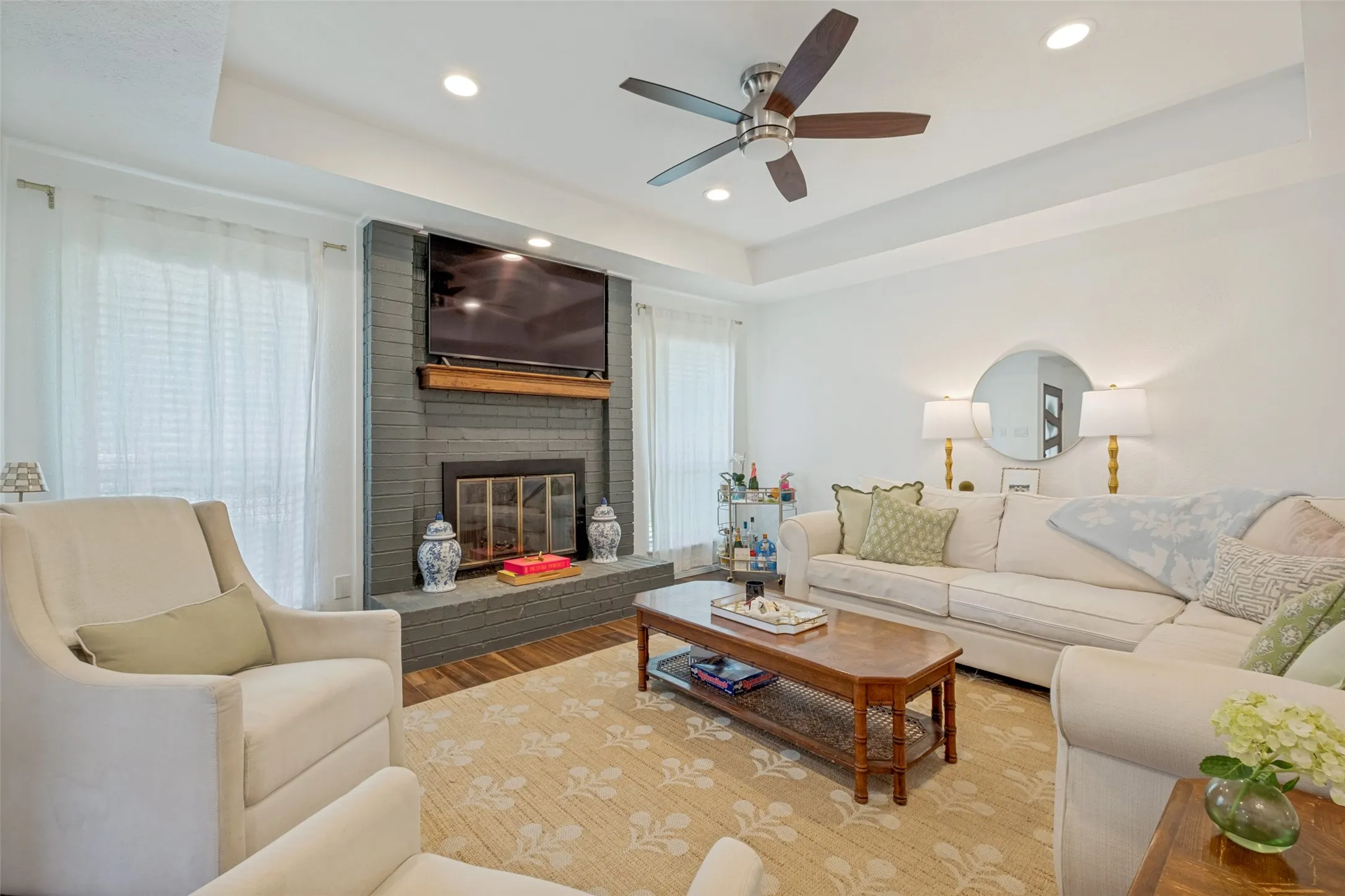 Single Family Residence For Sale in Dallas County , 6509 E Lovers Lane, Dallas, Texas 75214, 2 Bedroom, 2 Bathroom, 2 Garage spaces, 1,348 Sqft, built in 1981, mls#21328830, Real Estate Agent in Dallas, Homes For Sale in Dallas county, Homes For Sale in Dallas, Realtor in Dallas Texas, Real Estate Brokerage Independent Realty Texas, Luminita Cordes Realtor