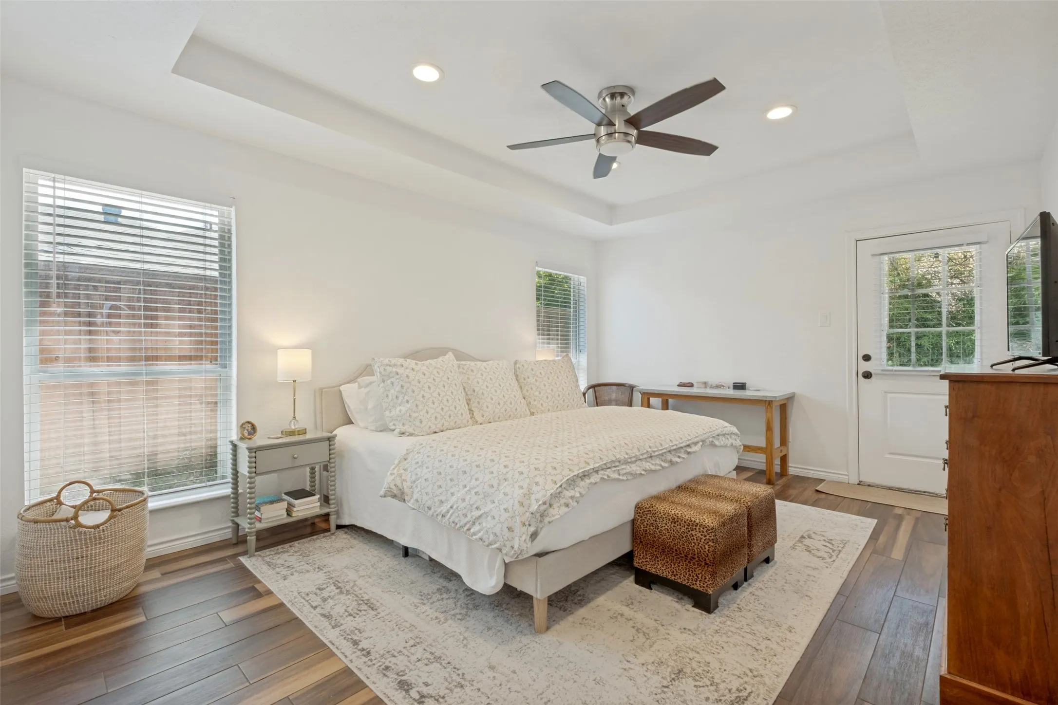 Single Family Residence For Sale in Dallas County , 6509 E Lovers Lane, Dallas, Texas 75214, 2 Bedroom, 2 Bathroom, 2 Garage spaces, 1,348 Sqft, built in 1981, mls#21328830, Real Estate Agent in Dallas, Homes For Sale in Dallas county, Homes For Sale in Dallas, Realtor in Dallas Texas, Real Estate Brokerage Independent Realty Texas, Luminita Cordes Realtor
