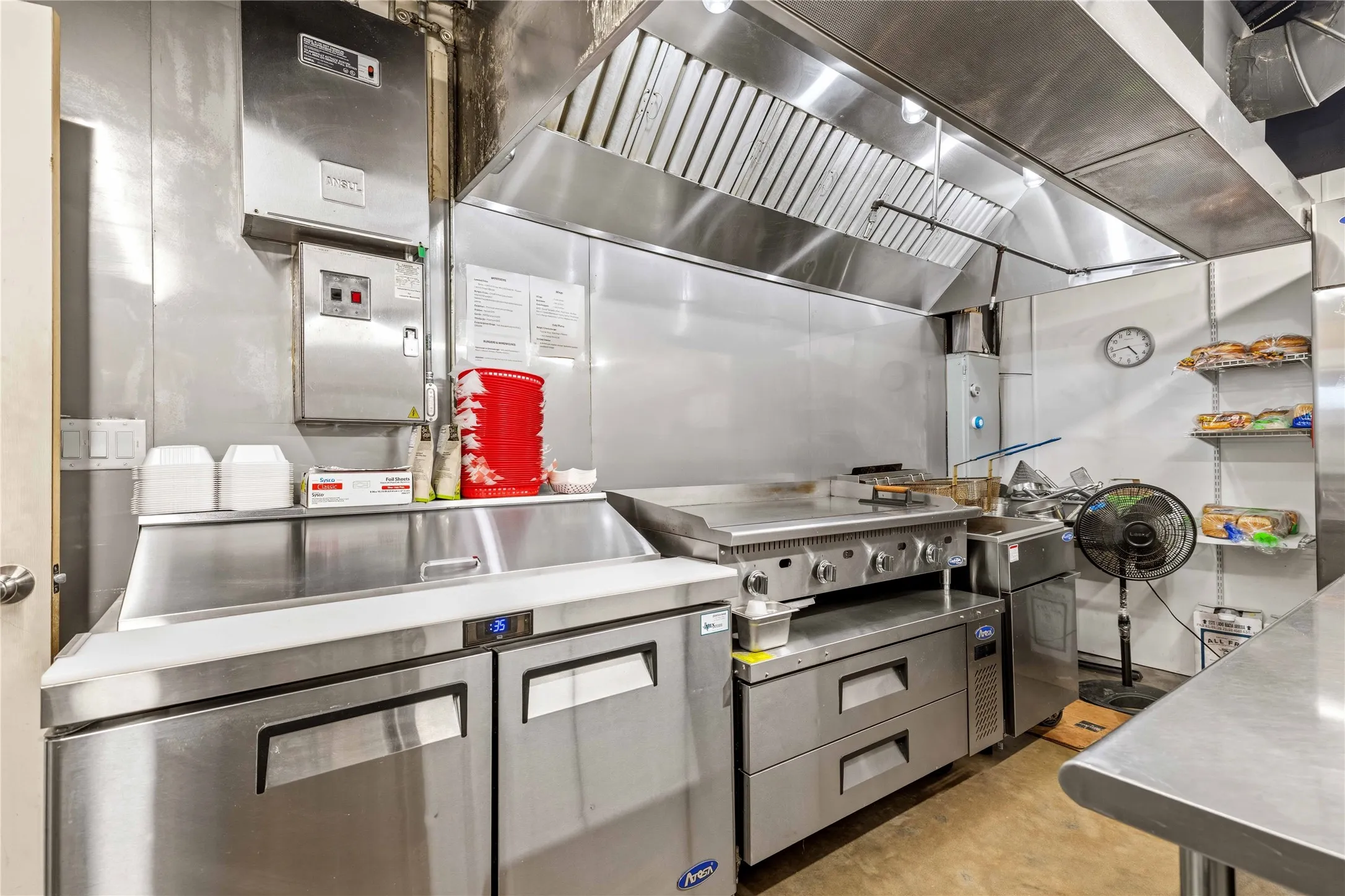 Flat top 48'grill, chef base under. and finish line.