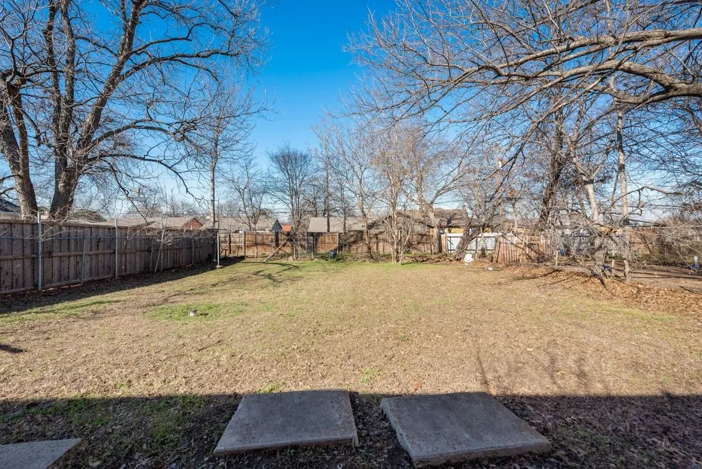 Single Family Residence For Rent in Tarrant County , 1233 Marion Avenue, Fort Worth, Texas 76104, 4 Bedroom, 2 Bathroom, Garage spaces, 1,400 Sqft, built in 1952, mls#21332125, Real Estate Agent in Fort Worth, Homes For Rent in Tarrant county, Homes For Rent in Fort Worth, Realtor in Fort Worth Texas, Real Estate Brokerage Independent Realty Texas, Luminita Cordes Realtor