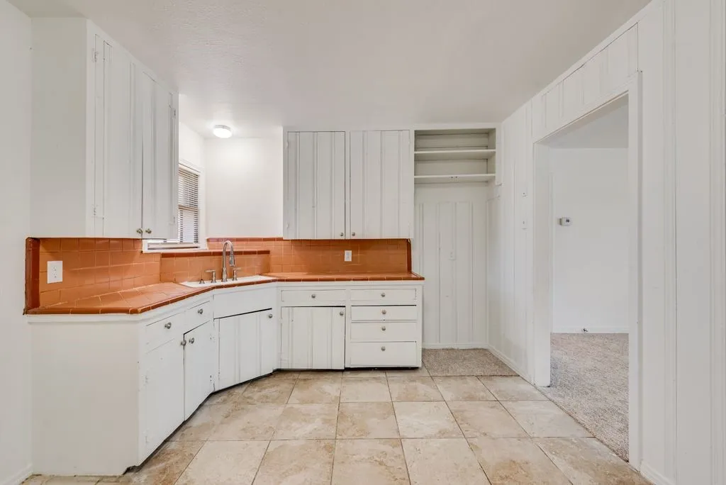 Single Family Residence For Rent in Tarrant County , 1233 Marion Avenue, Fort Worth, Texas 76104, 4 Bedroom, 2 Bathroom, Garage spaces, 1,400 Sqft, built in 1952, mls#21332125, Real Estate Agent in Fort Worth, Homes For Rent in Tarrant county, Homes For Rent in Fort Worth, Realtor in Fort Worth Texas, Real Estate Brokerage Independent Realty Texas, Luminita Cordes Realtor