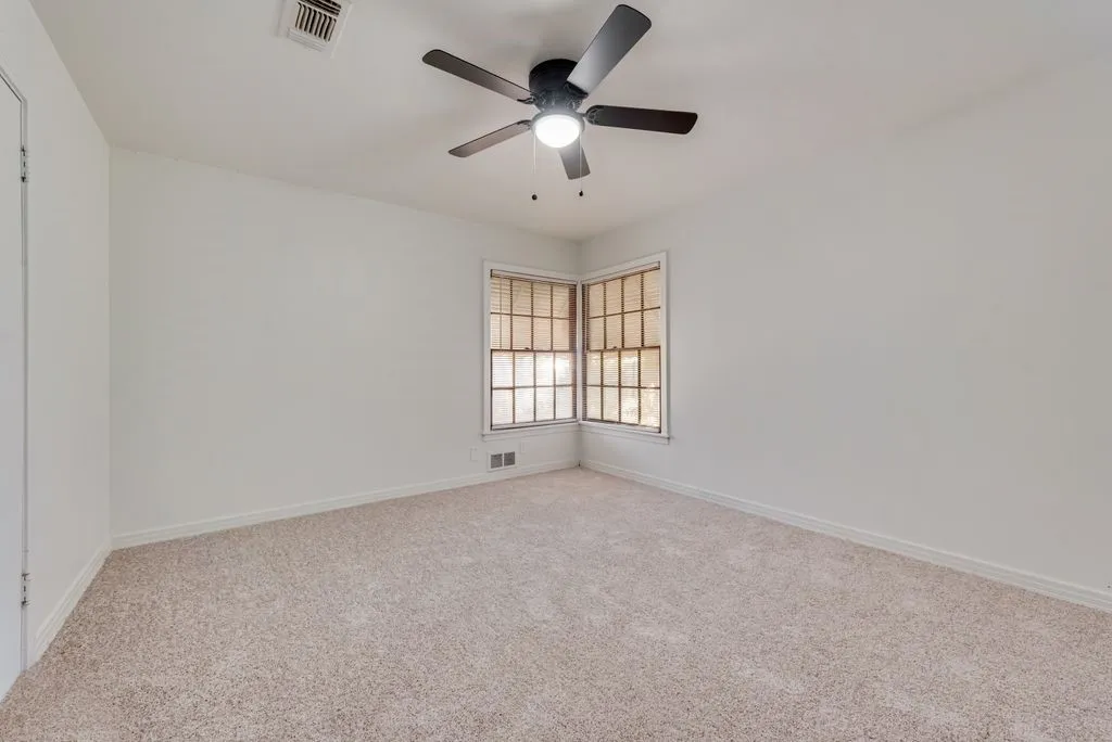 Single Family Residence For Rent in Tarrant County , 1233 Marion Avenue, Fort Worth, Texas 76104, 4 Bedroom, 2 Bathroom, Garage spaces, 1,400 Sqft, built in 1952, mls#21332125, Real Estate Agent in Fort Worth, Homes For Rent in Tarrant county, Homes For Rent in Fort Worth, Realtor in Fort Worth Texas, Real Estate Brokerage Independent Realty Texas, Luminita Cordes Realtor