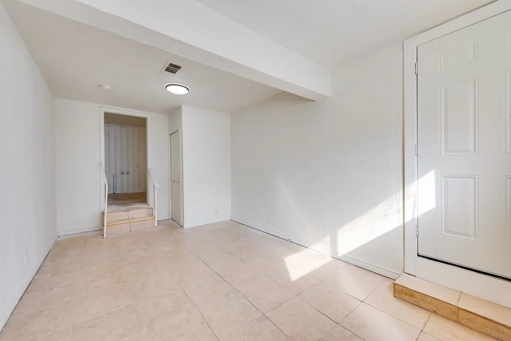 Single Family Residence For Rent in Tarrant County , 1233 Marion Avenue, Fort Worth, Texas 76104, 4 Bedroom, 2 Bathroom, Garage spaces, 1,400 Sqft, built in 1952, mls#21332125, Real Estate Agent in Fort Worth, Homes For Rent in Tarrant county, Homes For Rent in Fort Worth, Realtor in Fort Worth Texas, Real Estate Brokerage Independent Realty Texas, Luminita Cordes Realtor