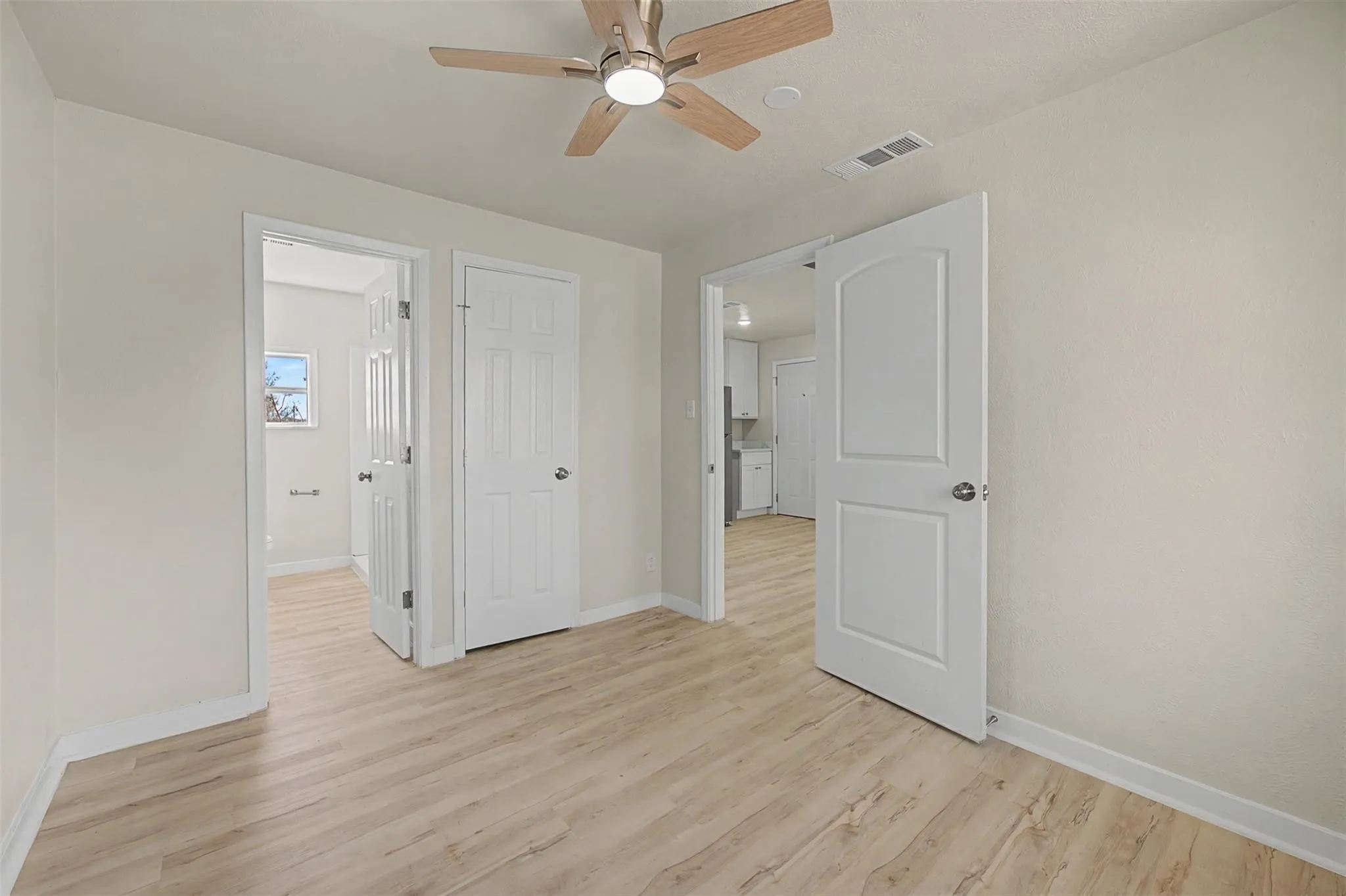 Apartment For Rent in Tarrant County , 9021 White Settlement Road C, White Settlement, Texas 76108, 1 Bedroom, 1 Bathroom, Garage spaces, 462 Sqft, built in 1946, mls#21332132, Real Estate Agent in White Settlement, Homes For Rent in Tarrant county, Homes For Rent in White Settlement, Realtor in White Settlement Texas, Real Estate Brokerage Independent Realty Texas, Luminita Cordes Realtor