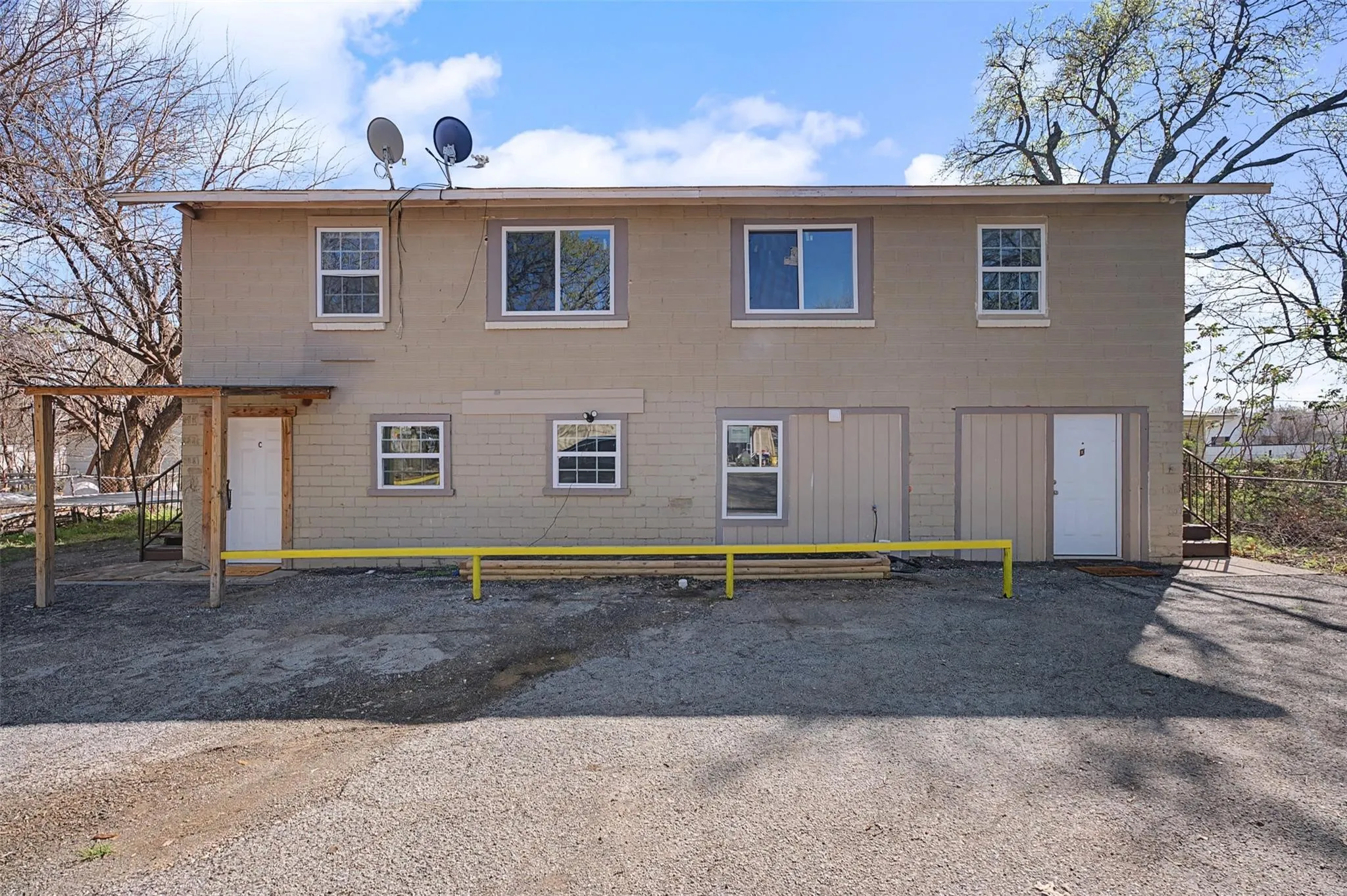 Apartment For Rent in Tarrant County , 9021 White Settlement Road C, White Settlement, Texas 76108, 1 Bedroom, 1 Bathroom, Garage spaces, 462 Sqft, built in 1946, mls#21332132, Real Estate Agent in White Settlement, Homes For Rent in Tarrant county, Homes For Rent in White Settlement, Realtor in White Settlement Texas, Real Estate Brokerage Independent Realty Texas, Luminita Cordes Realtor