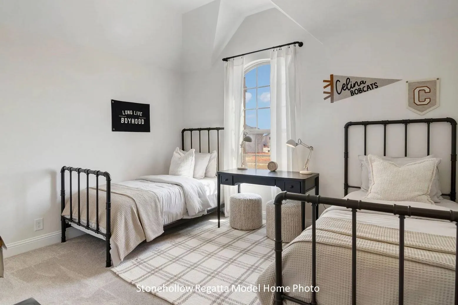 Secondary bedroom