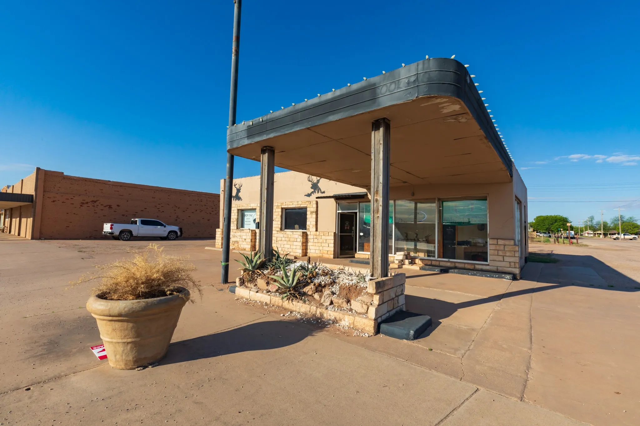 Business For Sale in Jones County , 126 S Central Avenue, Hamlin, Texas 79520, 0, 0, Garage spaces, 0 Sqft, built in 1961, mls#21308674, Real Estate Agent in Hamlin, Homes For Sale in Jones county, Homes For Sale in Hamlin, Realtor in Hamlin Texas, Real Estate Brokerage Independent Realty Texas, Luminita Cordes Realtor