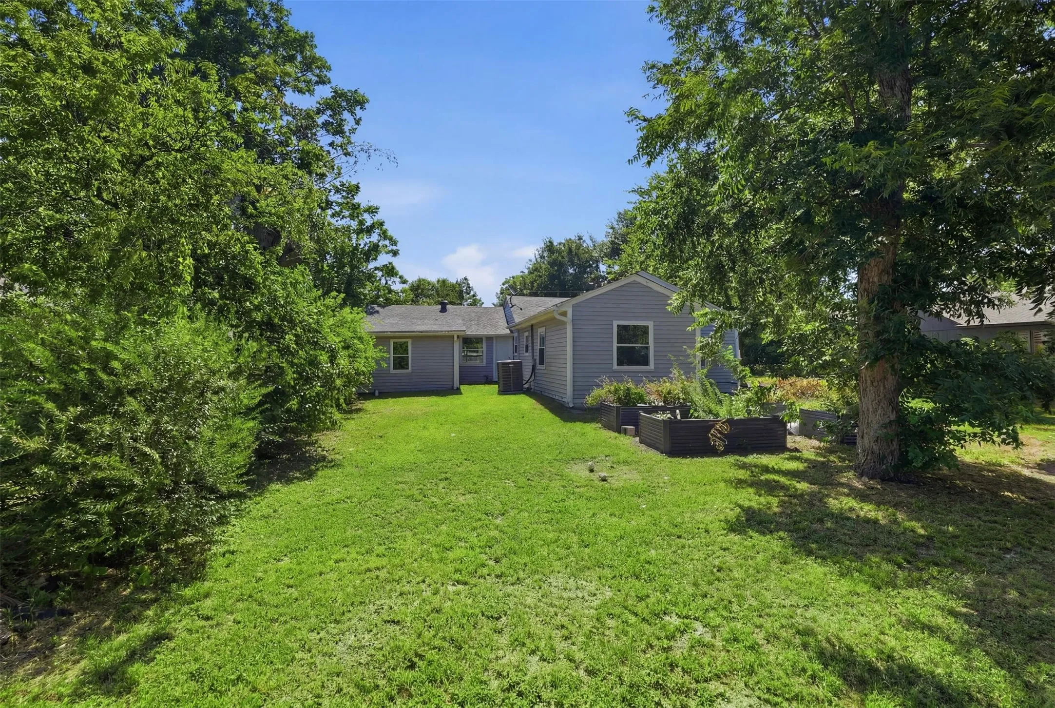 Single Family Residence For Sale in Rains County , 337 N 1st Street, Point, Texas 75472, 3 Bedroom, 2 Bathroom, Garage spaces, 1,777 Sqft, built in 1949, mls#21324910, Real Estate Agent in Point, Homes For Sale in Rains county, Homes For Sale in Point, Realtor in Point Texas, Real Estate Brokerage Independent Realty Texas, Luminita Cordes Realtor