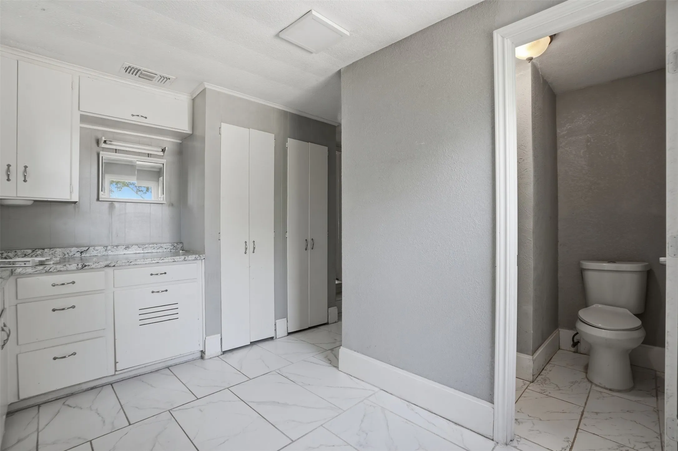 Single Family Residence For Sale in Rains County , 337 N 1st Street, Point, Texas 75472, 3 Bedroom, 2 Bathroom, Garage spaces, 1,777 Sqft, built in 1949, mls#21324910, Real Estate Agent in Point, Homes For Sale in Rains county, Homes For Sale in Point, Realtor in Point Texas, Real Estate Brokerage Independent Realty Texas, Luminita Cordes Realtor