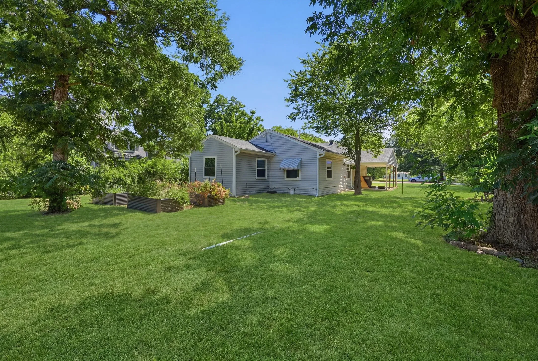 Single Family Residence For Sale in Rains County , 337 N 1st Street, Point, Texas 75472, 3 Bedroom, 2 Bathroom, Garage spaces, 1,777 Sqft, built in 1949, mls#21324910, Real Estate Agent in Point, Homes For Sale in Rains county, Homes For Sale in Point, Realtor in Point Texas, Real Estate Brokerage Independent Realty Texas, Luminita Cordes Realtor