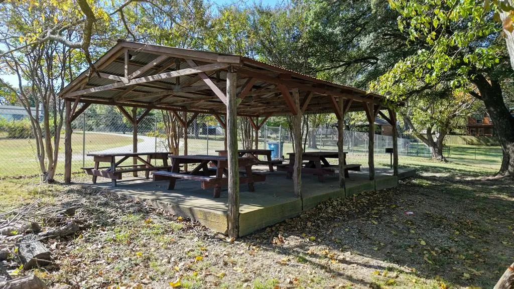 Single Family Residence For Sale in Henderson County , 612 Kontiki Drive, Tool, Texas 75143, 3 Bedrooms, 3 Bathrooms, 2 Garage spaces, 2,340 Sqft, built in 2021, Price $290,000, mls#21332155, Real Estate Agent in Tool, Homes For Sale in Henderson county, Homes For Sale in Tool, Realtor in Tool Texas, Real Estate Brokerage Independent Realty Texas, Luminita Cordes Realtor