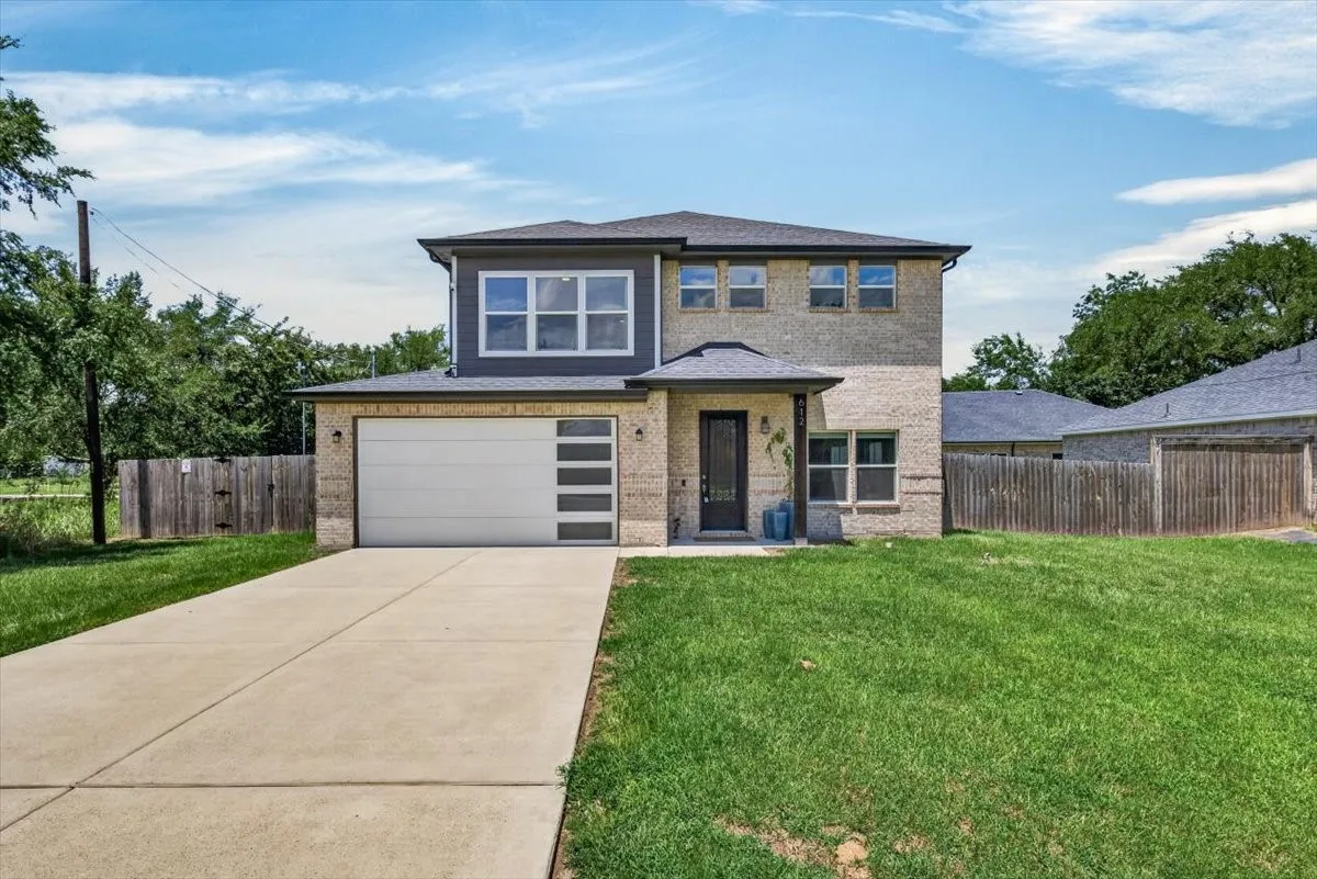 Single Family Residence For Sale in Henderson County , 612 Kontiki Drive, Tool, Texas 75143, 3 Bedrooms, 3 Bathrooms, 2 Garage spaces, 2,340 Sqft, built in 2021, Price $290,000, mls#21332155, Real Estate Agent in Tool, Homes For Sale in Henderson county, Homes For Sale in Tool, Realtor in Tool Texas, Real Estate Brokerage Independent Realty Texas, Luminita Cordes Realtor