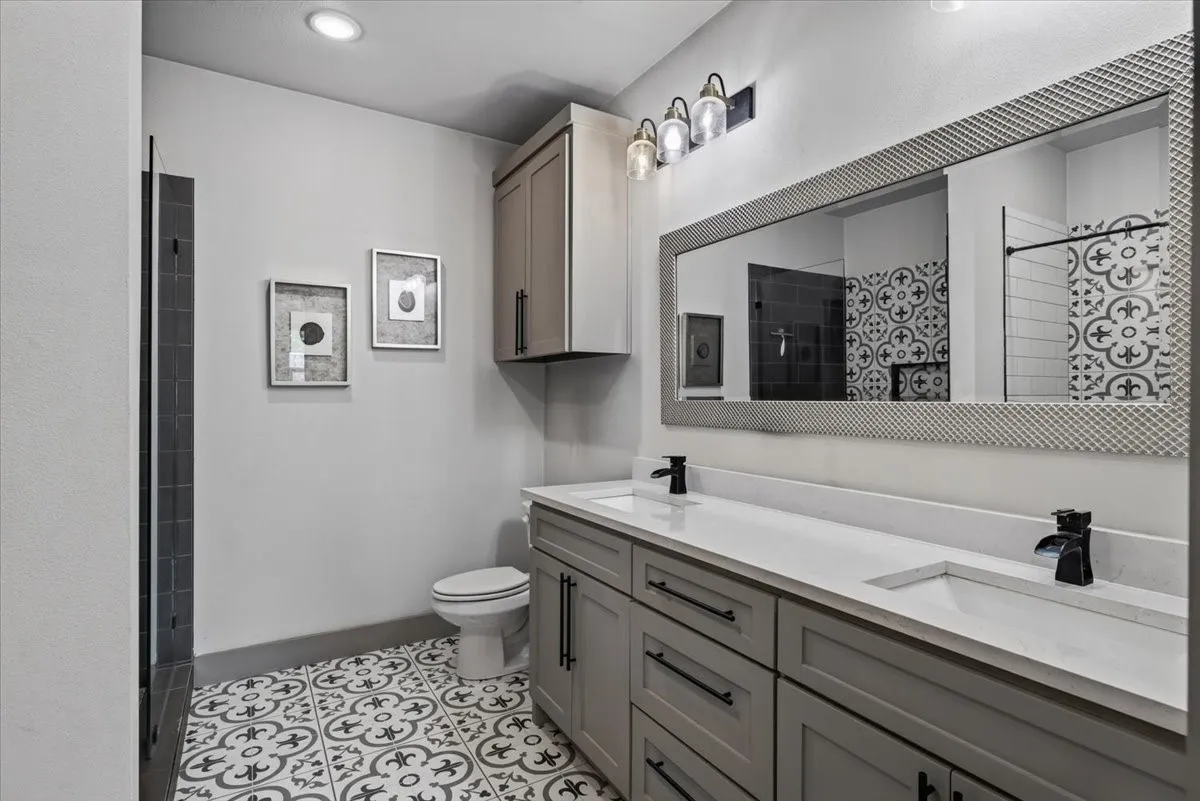 Single Family Residence For Sale in Henderson County , 612 Kontiki Drive, Tool, Texas 75143, 3 Bedrooms, 3 Bathrooms, 2 Garage spaces, 2,340 Sqft, built in 2021, Price $290,000, mls#21332155, Real Estate Agent in Tool, Homes For Sale in Henderson county, Homes For Sale in Tool, Realtor in Tool Texas, Real Estate Brokerage Independent Realty Texas, Luminita Cordes Realtor