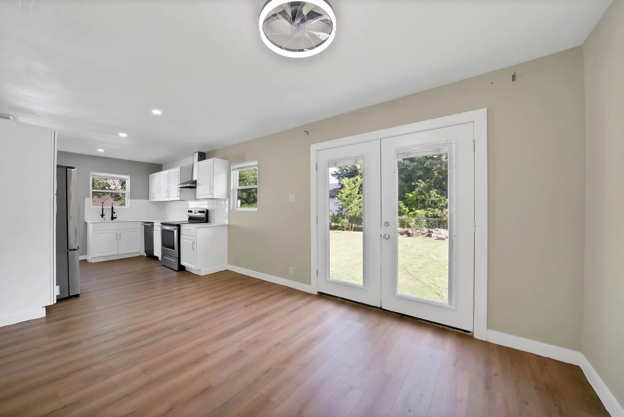 Single Family Residence For Sale in Dallas County , 113 E Linda Drive, Garland, Texas 75041, 4 Bedroom, 2 Bathroom, Garage spaces, 1,278 Sqft, built in 1955, Price $279,000, mls#21332157, Real Estate Agent in Garland, Homes For Sale in Dallas county, Homes For Sale in Garland, Realtor in Garland Texas, Real Estate Brokerage Independent Realty Texas, Luminita Cordes Realtor