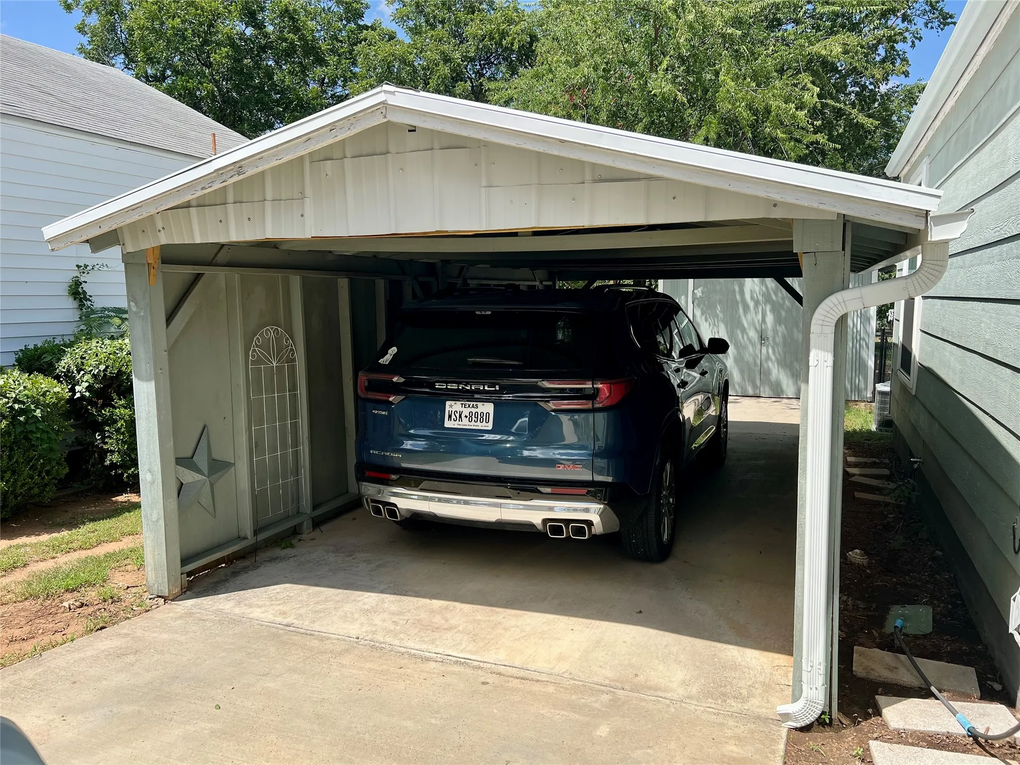 Single Family Residence For Sale in Montague County , 407 Baylor Street, Nocona, Texas 76255, 2 Bedroom, 2 Bathroom, 1 Garage spaces, 1,006 Sqft, built in 1945, mls#21332158, Real Estate Agent in Nocona, Homes For Sale in Montague county, Homes For Sale in Nocona, Realtor in Nocona Texas, Real Estate Brokerage Independent Realty Texas, Luminita Cordes Realtor