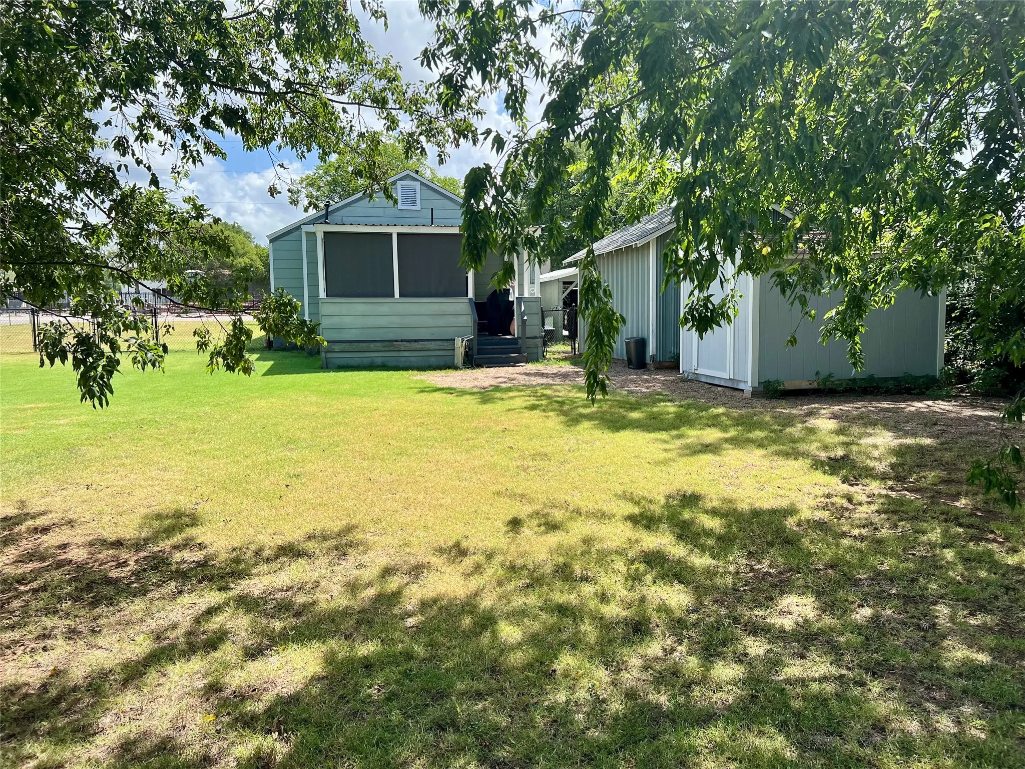 Single Family Residence For Sale in Montague County , 407 Baylor Street, Nocona, Texas 76255, 2 Bedroom, 2 Bathroom, 1 Garage spaces, 1,006 Sqft, built in 1945, mls#21332158, Real Estate Agent in Nocona, Homes For Sale in Montague county, Homes For Sale in Nocona, Realtor in Nocona Texas, Real Estate Brokerage Independent Realty Texas, Luminita Cordes Realtor