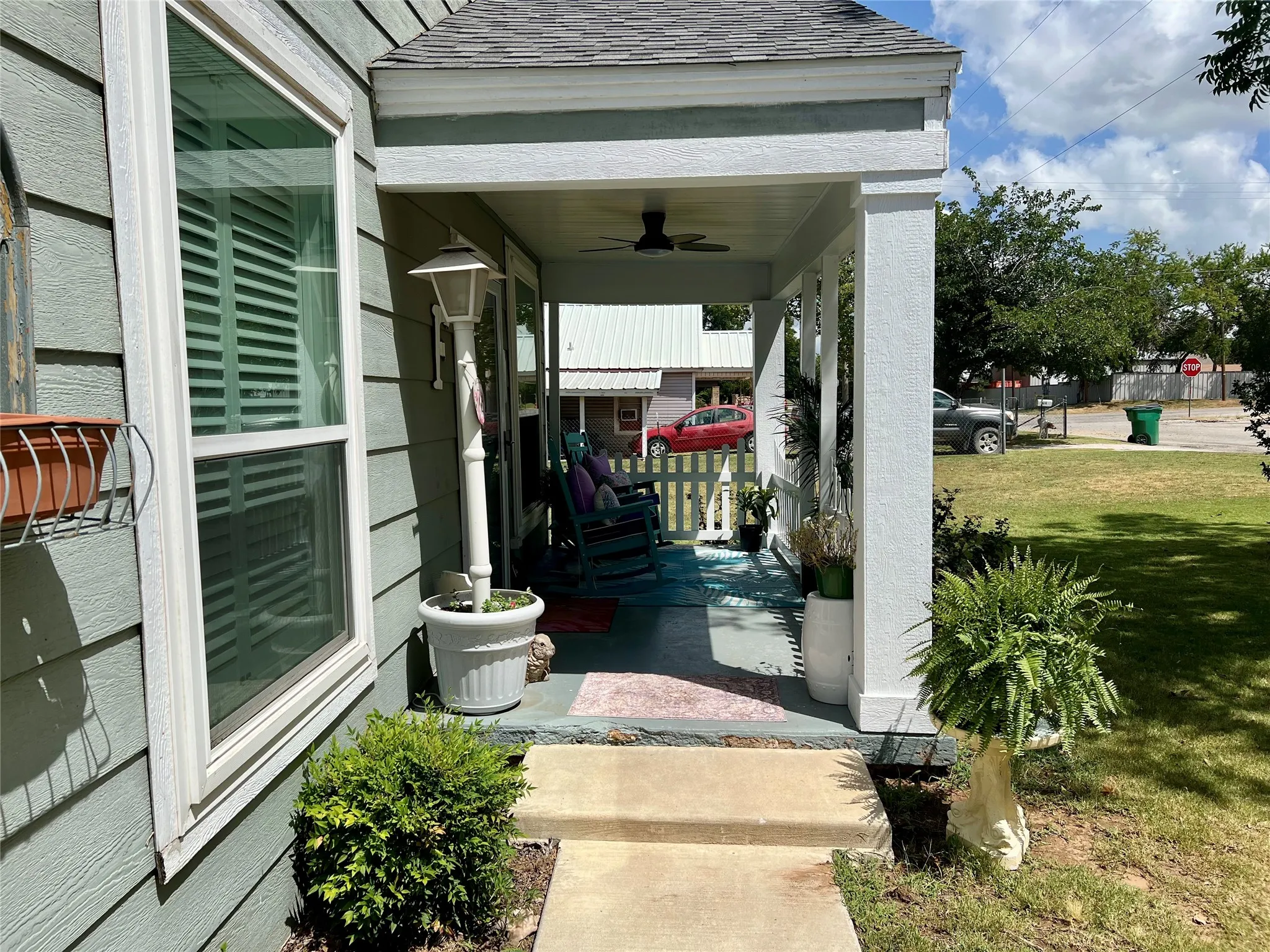 Single Family Residence For Sale in Montague County , 407 Baylor Street, Nocona, Texas 76255, 2 Bedroom, 2 Bathroom, 1 Garage spaces, 1,006 Sqft, built in 1945, mls#21332158, Real Estate Agent in Nocona, Homes For Sale in Montague county, Homes For Sale in Nocona, Realtor in Nocona Texas, Real Estate Brokerage Independent Realty Texas, Luminita Cordes Realtor