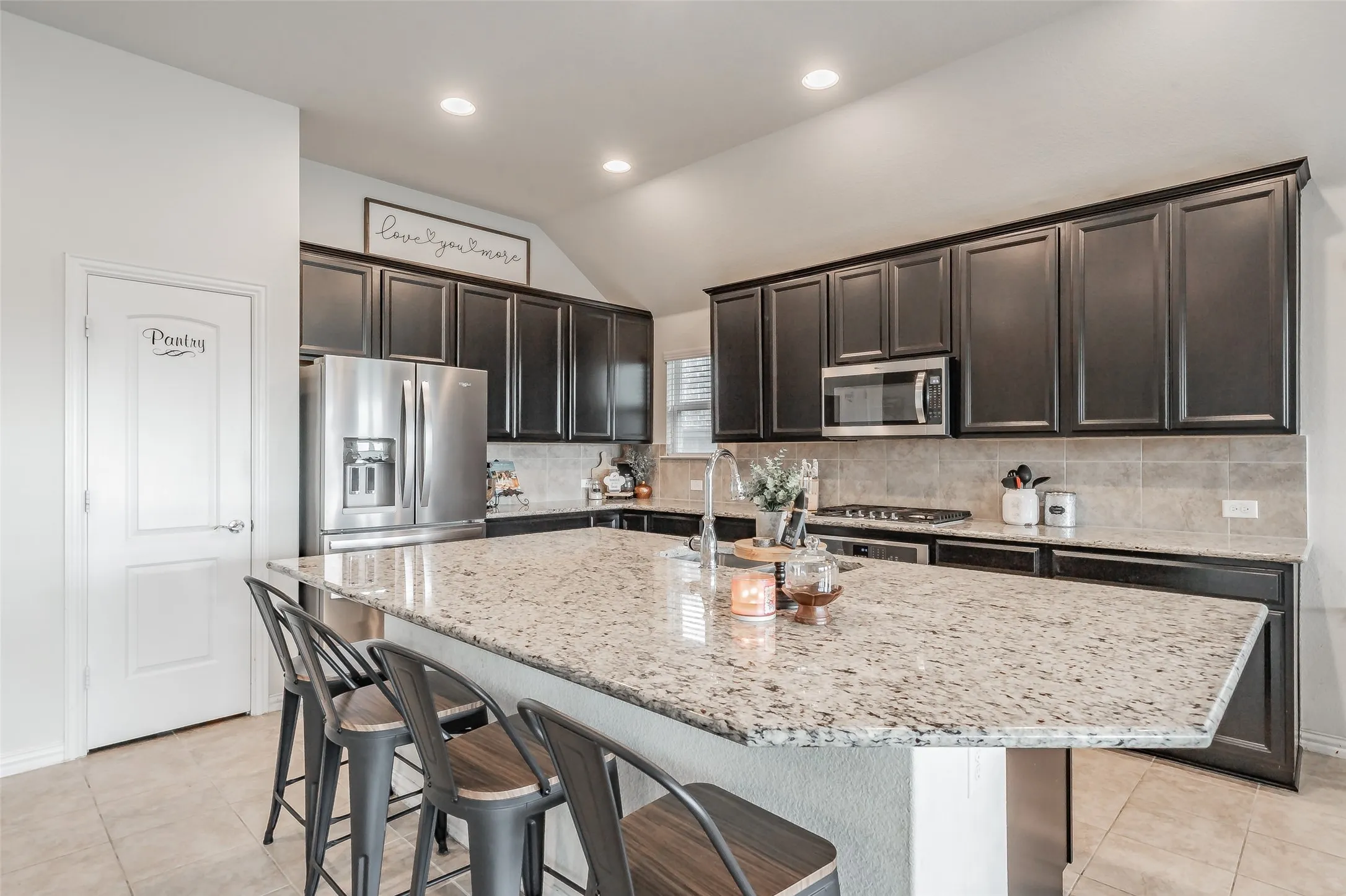 Oversized granite island, perfect for cooking and entertaining