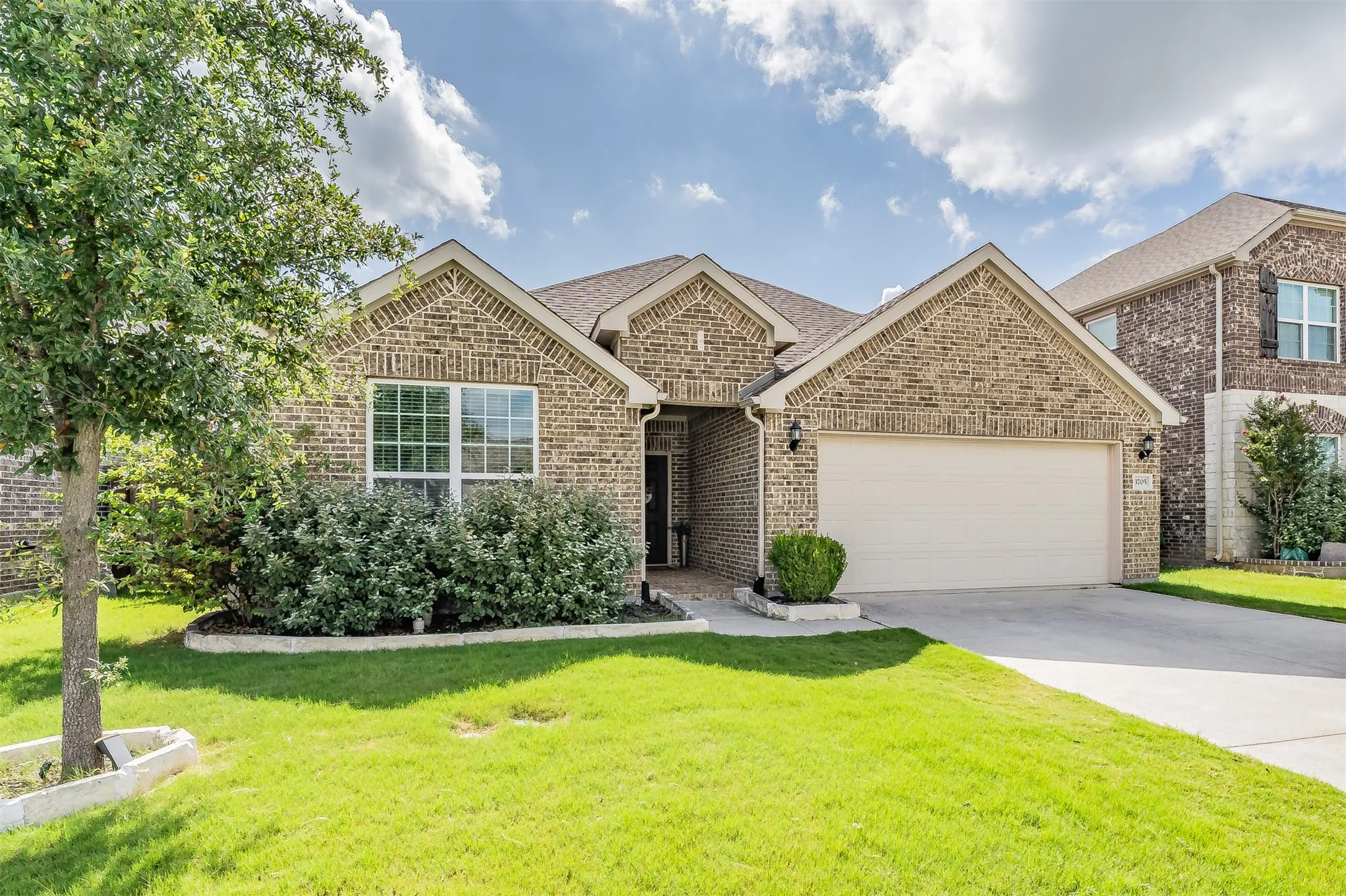 Single Family Residence For Sale in Johnson County , 3705 Cicada Lane, Mansfield, Texas 76084, 3 Bedroom, 2 Bathroom, 2 Garage spaces, 2,285 Sqft, built in 2018, mls#21329203, Real Estate Agent in Mansfield, Homes For Sale in Johnson county, Homes For Sale in Mansfield, Realtor in Mansfield Texas, Real Estate Brokerage Independent Realty Texas, Luminita Cordes Realtor
