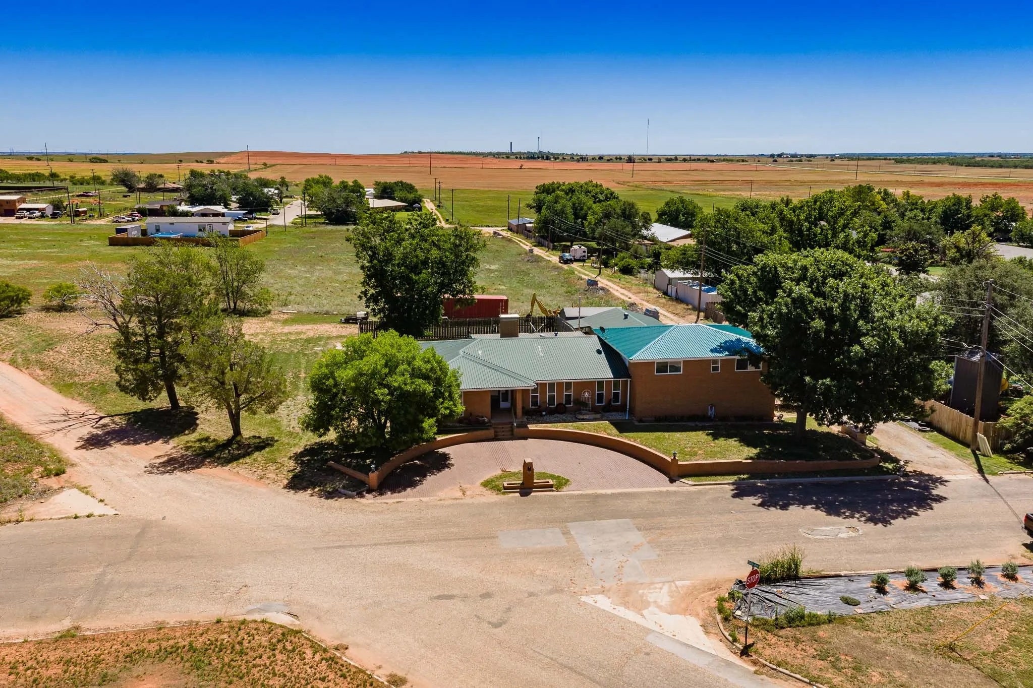 Single Family Residence For Sale in Fisher County , 510 N Elizabeth Avenue, Rotan, Texas 79546, 4 Bedrooms, 3 Bathrooms, 1 Garage spaces, 3,183 Sqft, built in 1966, Price $247,000, mls#21308625, Real Estate Agent in Rotan, Homes For Sale in Fisher county, Homes For Sale in Rotan, Realtor in Rotan Texas, Real Estate Brokerage Independent Realty Texas, Luminita Cordes Realtor