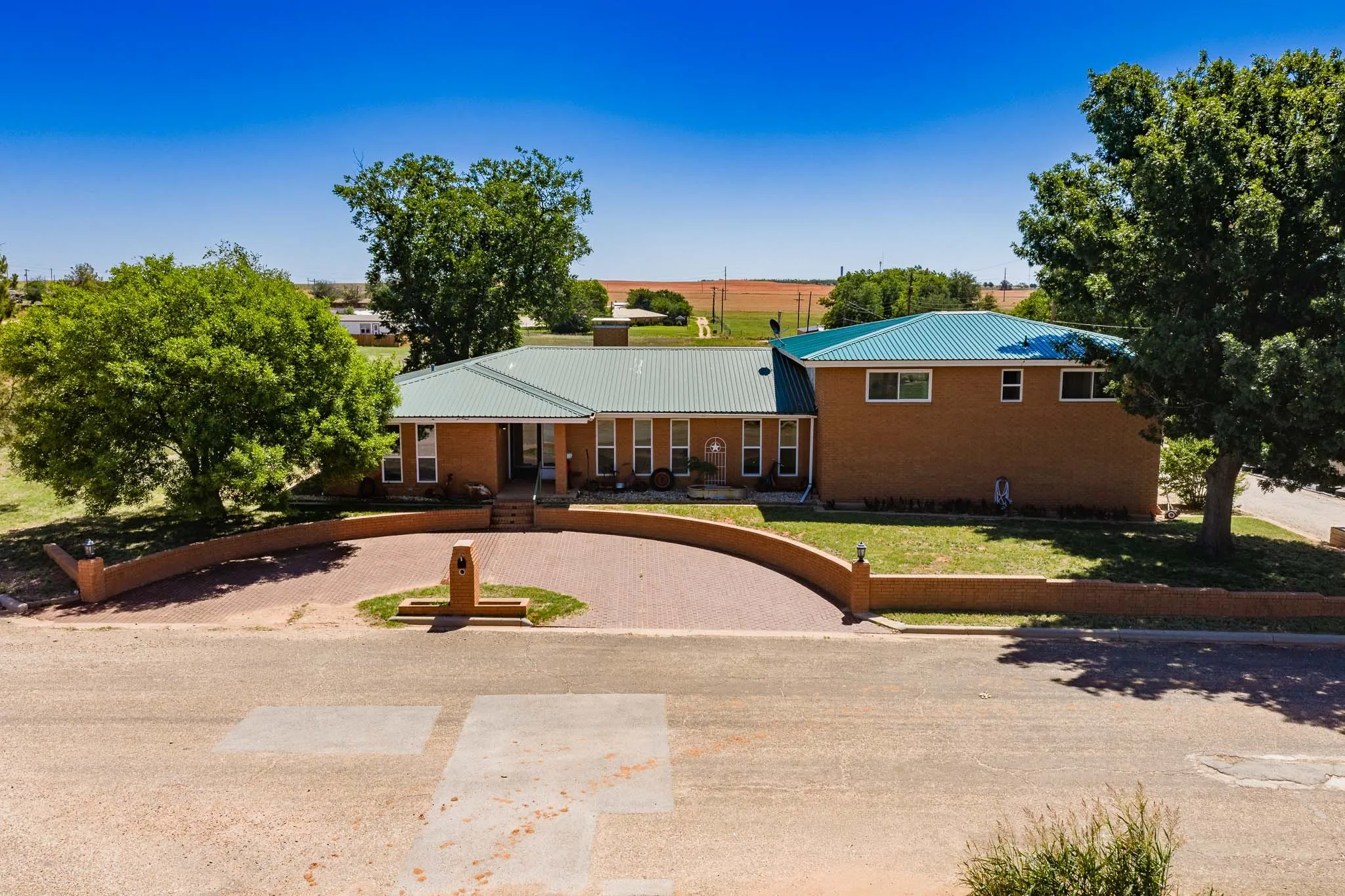Single Family Residence For Sale in Fisher County , 510 N Elizabeth Avenue, Rotan, Texas 79546, 4 Bedrooms, 3 Bathrooms, 1 Garage spaces, 3,183 Sqft, built in 1966, Price $247,000, mls#21308625, Real Estate Agent in Rotan, Homes For Sale in Fisher county, Homes For Sale in Rotan, Realtor in Rotan Texas, Real Estate Brokerage Independent Realty Texas, Luminita Cordes Realtor