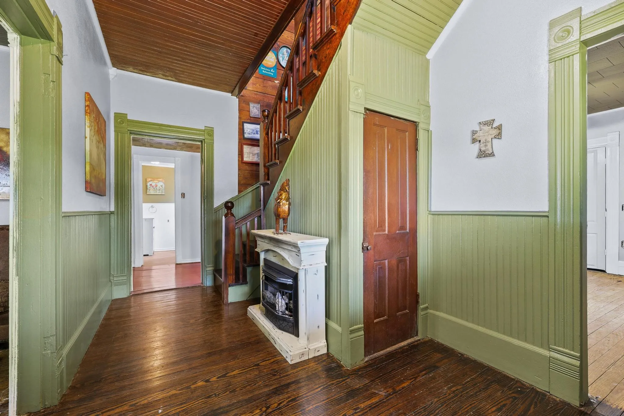 Single Family Residence For Sale in Grayson County , 4453 Fm 902, Howe, Texas 75459, 4 Bedrooms, 3 Bathrooms, 2 Garage spaces, 2,235 Sqft, built in 1960, Price $499,900, mls#21330172, Real Estate Agent in Howe, Homes For Sale in Grayson county, Homes For Sale in Howe, Realtor in Howe Texas, Real Estate Brokerage Independent Realty Texas, Luminita Cordes Realtor