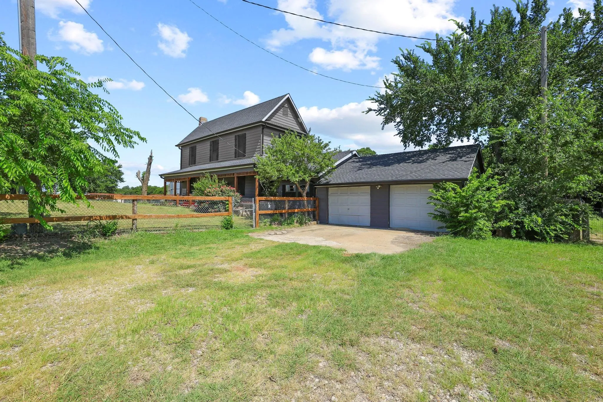 Single Family Residence For Sale in Grayson County , 4453 Fm 902, Howe, Texas 75459, 4 Bedrooms, 3 Bathrooms, 2 Garage spaces, 2,235 Sqft, built in 1960, Price $499,900, mls#21330172, Real Estate Agent in Howe, Homes For Sale in Grayson county, Homes For Sale in Howe, Realtor in Howe Texas, Real Estate Brokerage Independent Realty Texas, Luminita Cordes Realtor