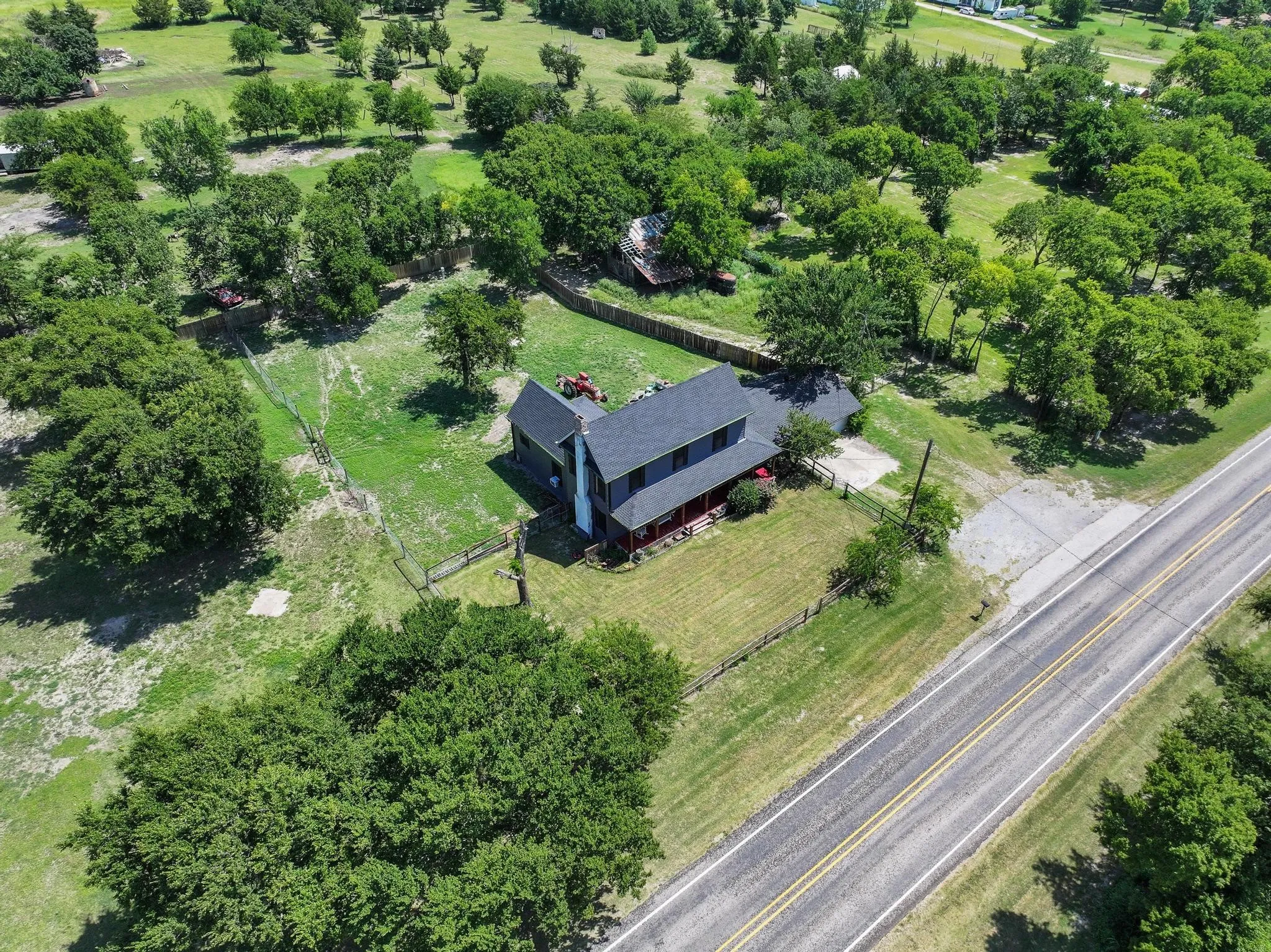 Single Family Residence For Sale in Grayson County , 4453 Fm 902, Howe, Texas 75459, 4 Bedrooms, 3 Bathrooms, 2 Garage spaces, 2,235 Sqft, built in 1960, Price $499,900, mls#21330172, Real Estate Agent in Howe, Homes For Sale in Grayson county, Homes For Sale in Howe, Realtor in Howe Texas, Real Estate Brokerage Independent Realty Texas, Luminita Cordes Realtor