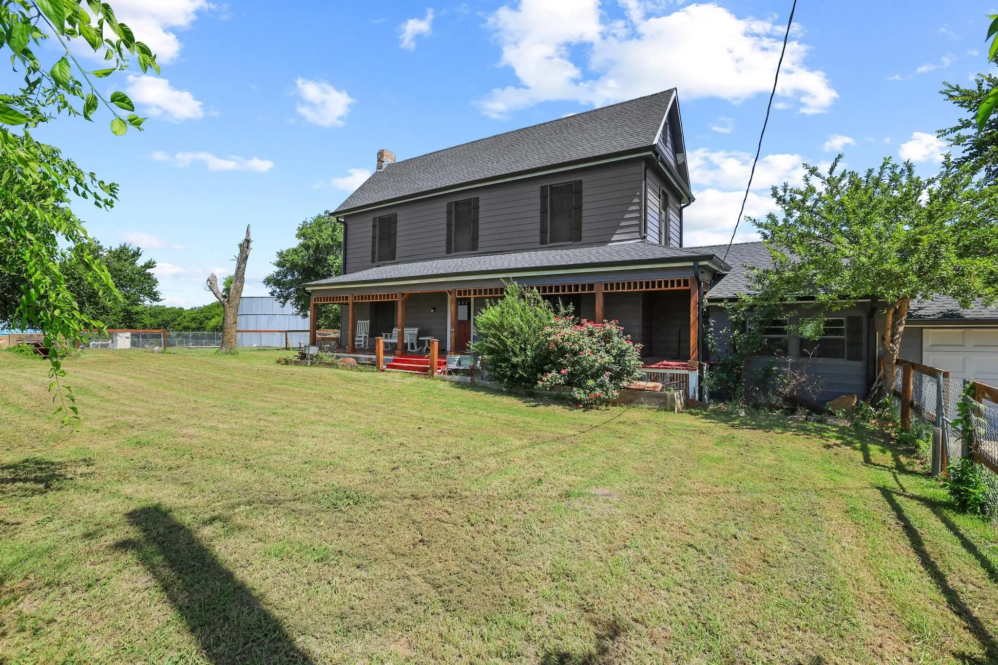 Single Family Residence For Sale in Grayson County , 4453 Fm 902, Howe, Texas 75459, 4 Bedrooms, 3 Bathrooms, 2 Garage spaces, 2,235 Sqft, built in 1960, Price $499,900, mls#21330172, Real Estate Agent in Howe, Homes For Sale in Grayson county, Homes For Sale in Howe, Realtor in Howe Texas, Real Estate Brokerage Independent Realty Texas, Luminita Cordes Realtor