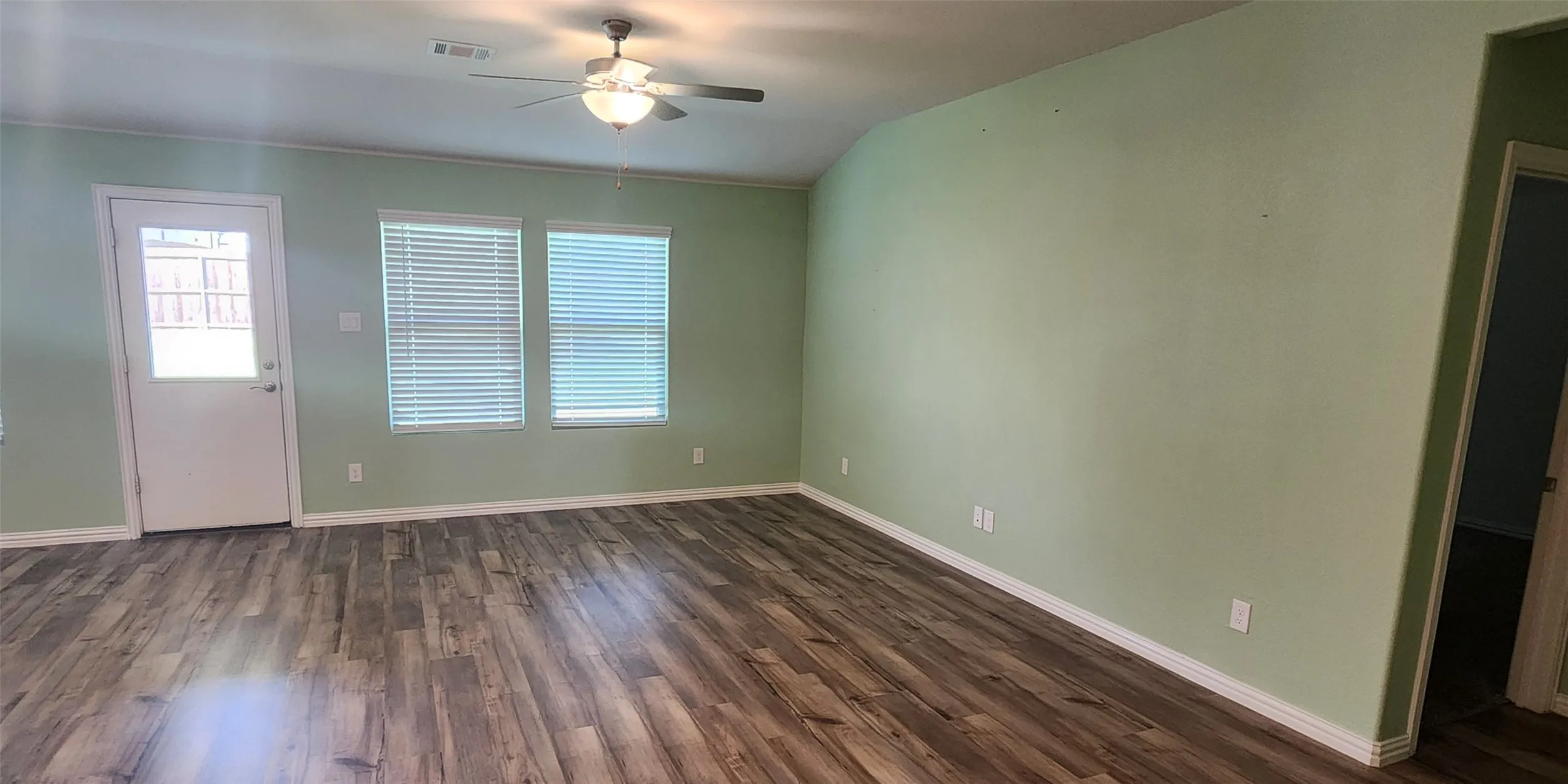 Single Family Residence For Sale in Tarrant County , 10628 Kootenai Street, Fort Worth, Texas 76179, 4 Bedroom, 3 Bathroom, 2 Garage spaces, 2,266 Sqft, built in 2021, mls#21330647, Real Estate Agent in Fort Worth, Homes For Sale in Tarrant county, Homes For Sale in Fort Worth, Realtor in Fort Worth Texas, Real Estate Brokerage Independent Realty Texas, Luminita Cordes Realtor