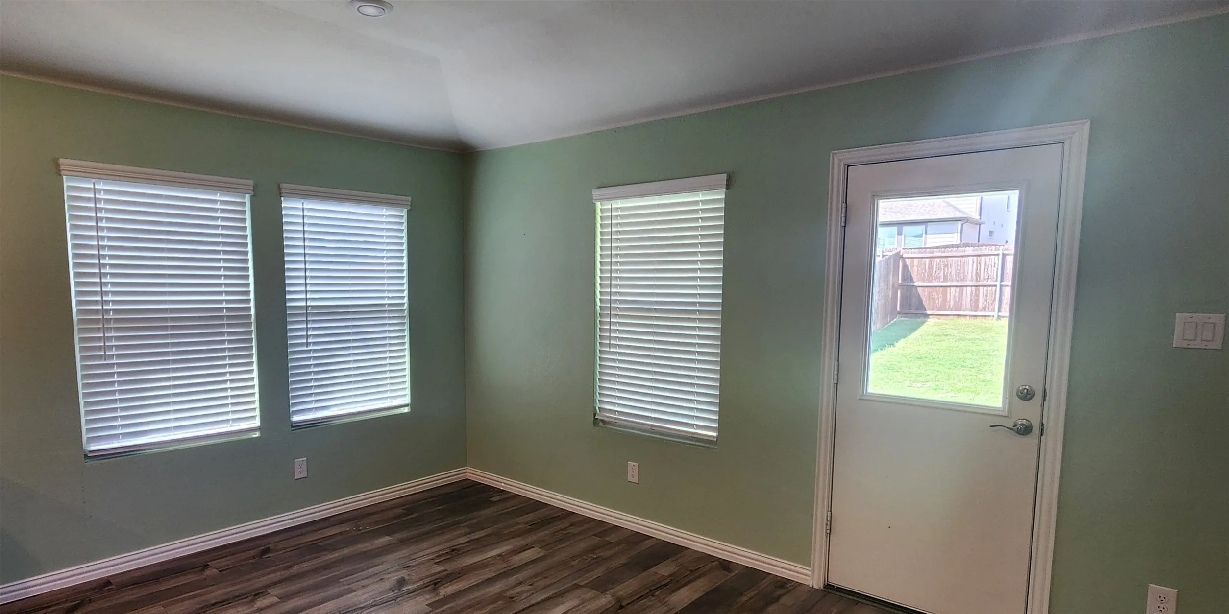 Single Family Residence For Sale in Tarrant County , 10628 Kootenai Street, Fort Worth, Texas 76179, 4 Bedroom, 3 Bathroom, 2 Garage spaces, 2,266 Sqft, built in 2021, mls#21330647, Real Estate Agent in Fort Worth, Homes For Sale in Tarrant county, Homes For Sale in Fort Worth, Realtor in Fort Worth Texas, Real Estate Brokerage Independent Realty Texas, Luminita Cordes Realtor