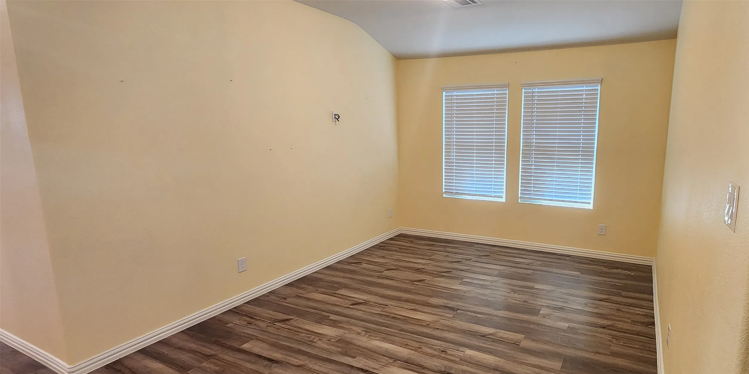 Single Family Residence For Sale in Tarrant County , 10628 Kootenai Street, Fort Worth, Texas 76179, 4 Bedroom, 3 Bathroom, 2 Garage spaces, 2,266 Sqft, built in 2021, mls#21330647, Real Estate Agent in Fort Worth, Homes For Sale in Tarrant county, Homes For Sale in Fort Worth, Realtor in Fort Worth Texas, Real Estate Brokerage Independent Realty Texas, Luminita Cordes Realtor