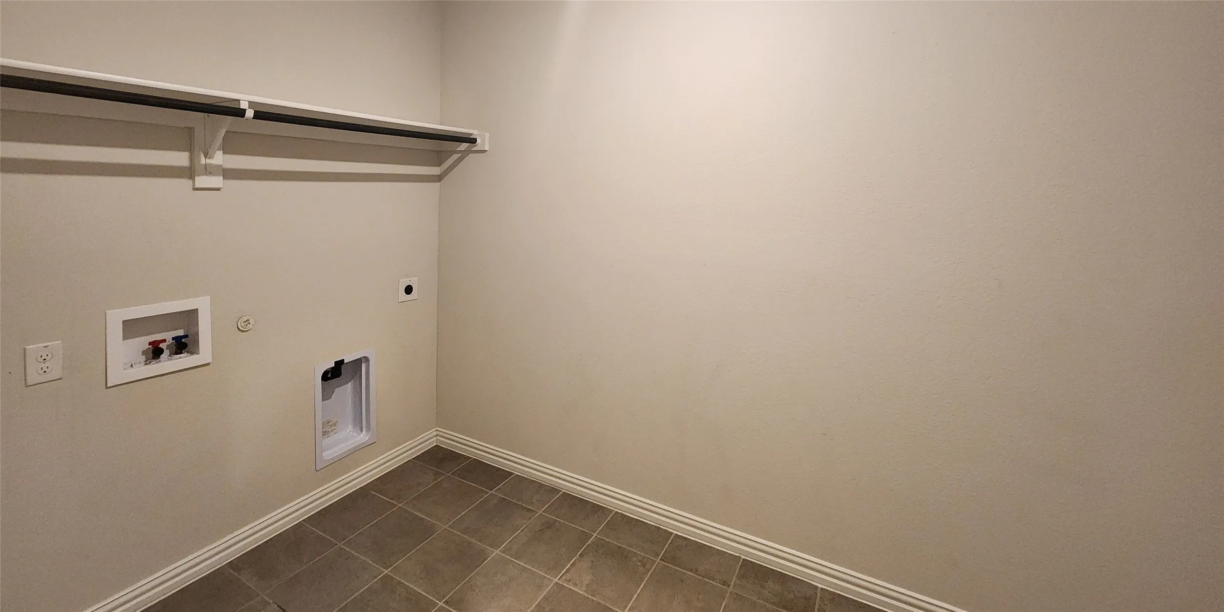 Single Family Residence For Sale in Tarrant County , 10628 Kootenai Street, Fort Worth, Texas 76179, 4 Bedroom, 3 Bathroom, 2 Garage spaces, 2,266 Sqft, built in 2021, mls#21330647, Real Estate Agent in Fort Worth, Homes For Sale in Tarrant county, Homes For Sale in Fort Worth, Realtor in Fort Worth Texas, Real Estate Brokerage Independent Realty Texas, Luminita Cordes Realtor