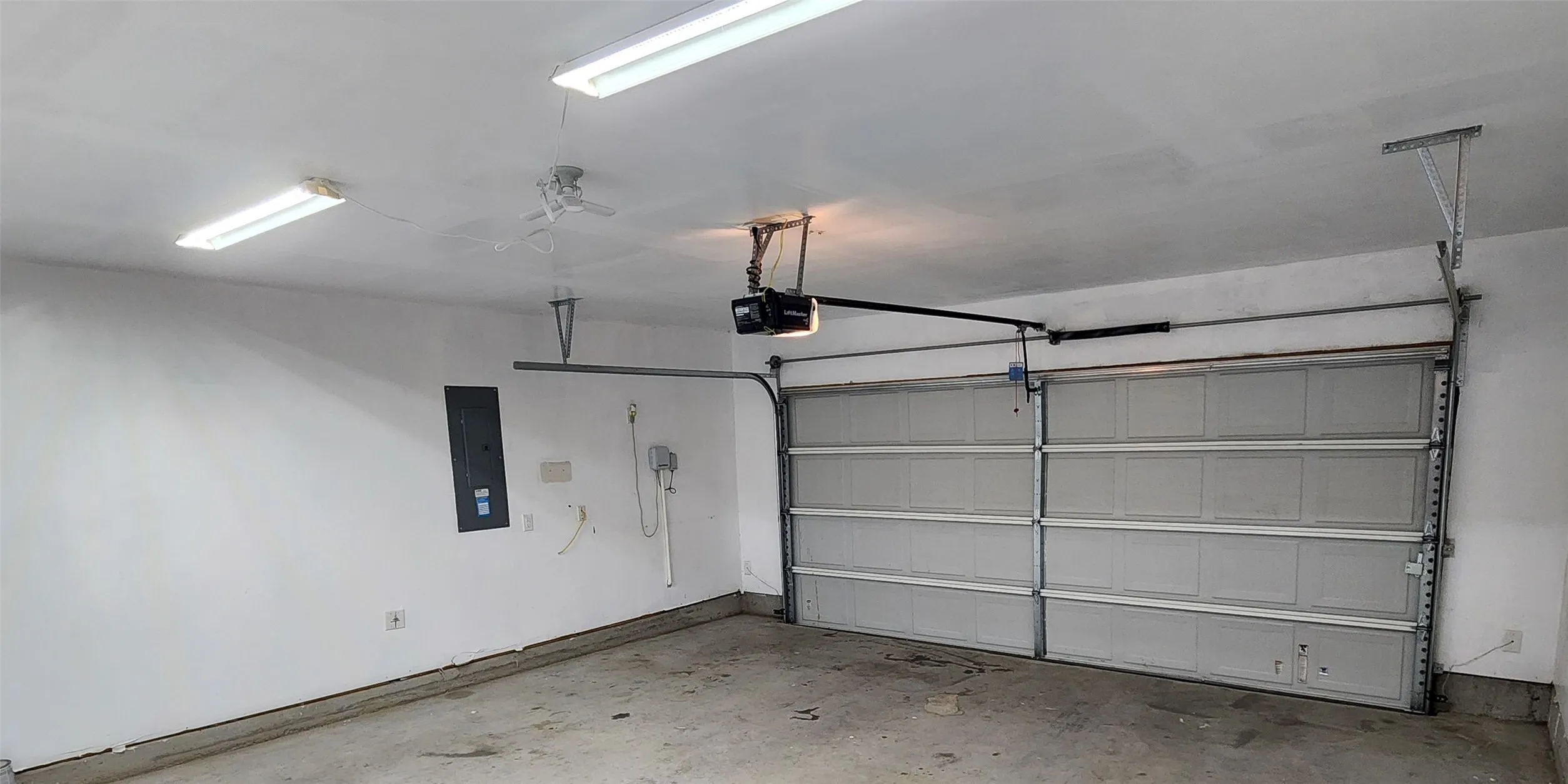 Single Family Residence For Sale in Tarrant County , 10628 Kootenai Street, Fort Worth, Texas 76179, 4 Bedroom, 3 Bathroom, 2 Garage spaces, 2,266 Sqft, built in 2021, mls#21330647, Real Estate Agent in Fort Worth, Homes For Sale in Tarrant county, Homes For Sale in Fort Worth, Realtor in Fort Worth Texas, Real Estate Brokerage Independent Realty Texas, Luminita Cordes Realtor