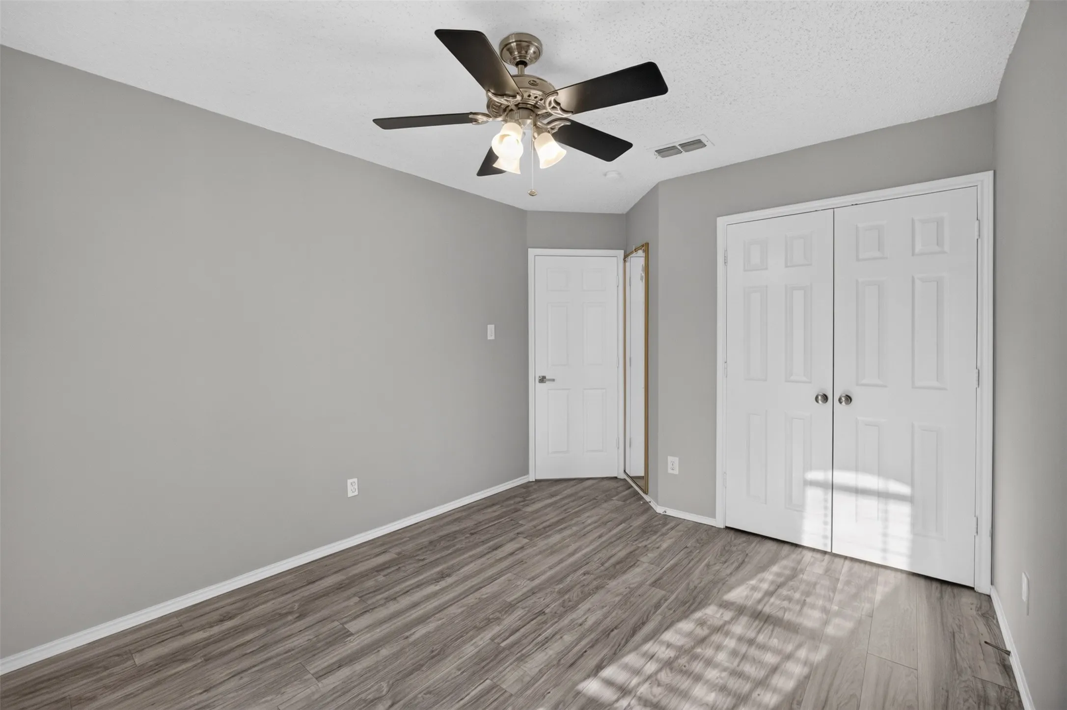 Single Family Residence For Sale in Tarrant County , 3514 Daisy Lane, Grand Prairie, Texas 75052, 3 Bedroom, 2 Bathroom, 2 Garage spaces, 1,586 Sqft, built in 1993, mls#21332180, Real Estate Agent in Grand Prairie, Homes For Sale in Tarrant county, Homes For Sale in Grand Prairie, Realtor in Grand Prairie Texas, Real Estate Brokerage Independent Realty Texas, Luminita Cordes Realtor
