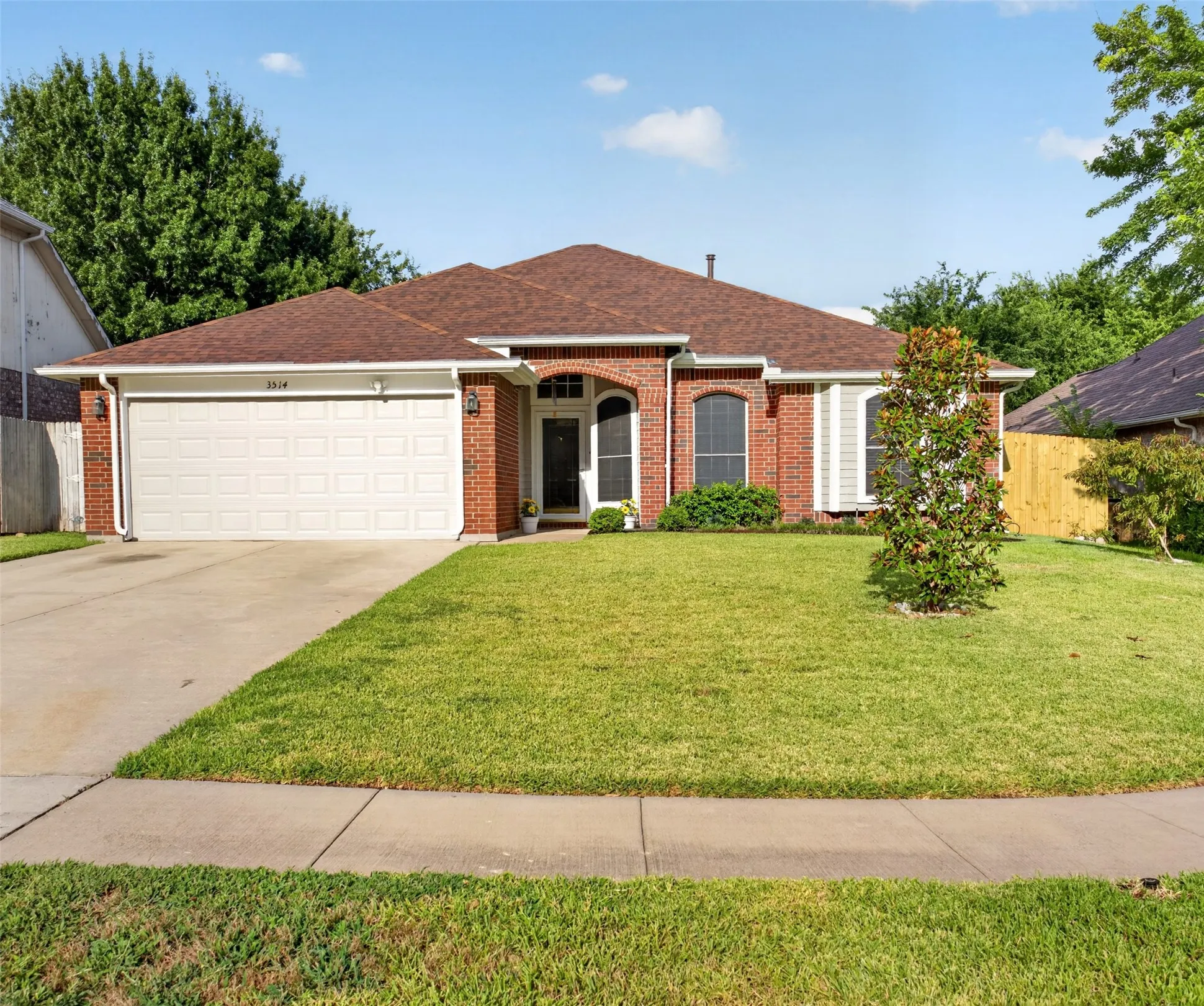 Single Family Residence For Sale in Tarrant County , 3514 Daisy Lane, Grand Prairie, Texas 75052, 3 Bedroom, 2 Bathroom, 2 Garage spaces, 1,586 Sqft, built in 1993, mls#21332180, Real Estate Agent in Grand Prairie, Homes For Sale in Tarrant county, Homes For Sale in Grand Prairie, Realtor in Grand Prairie Texas, Real Estate Brokerage Independent Realty Texas, Luminita Cordes Realtor