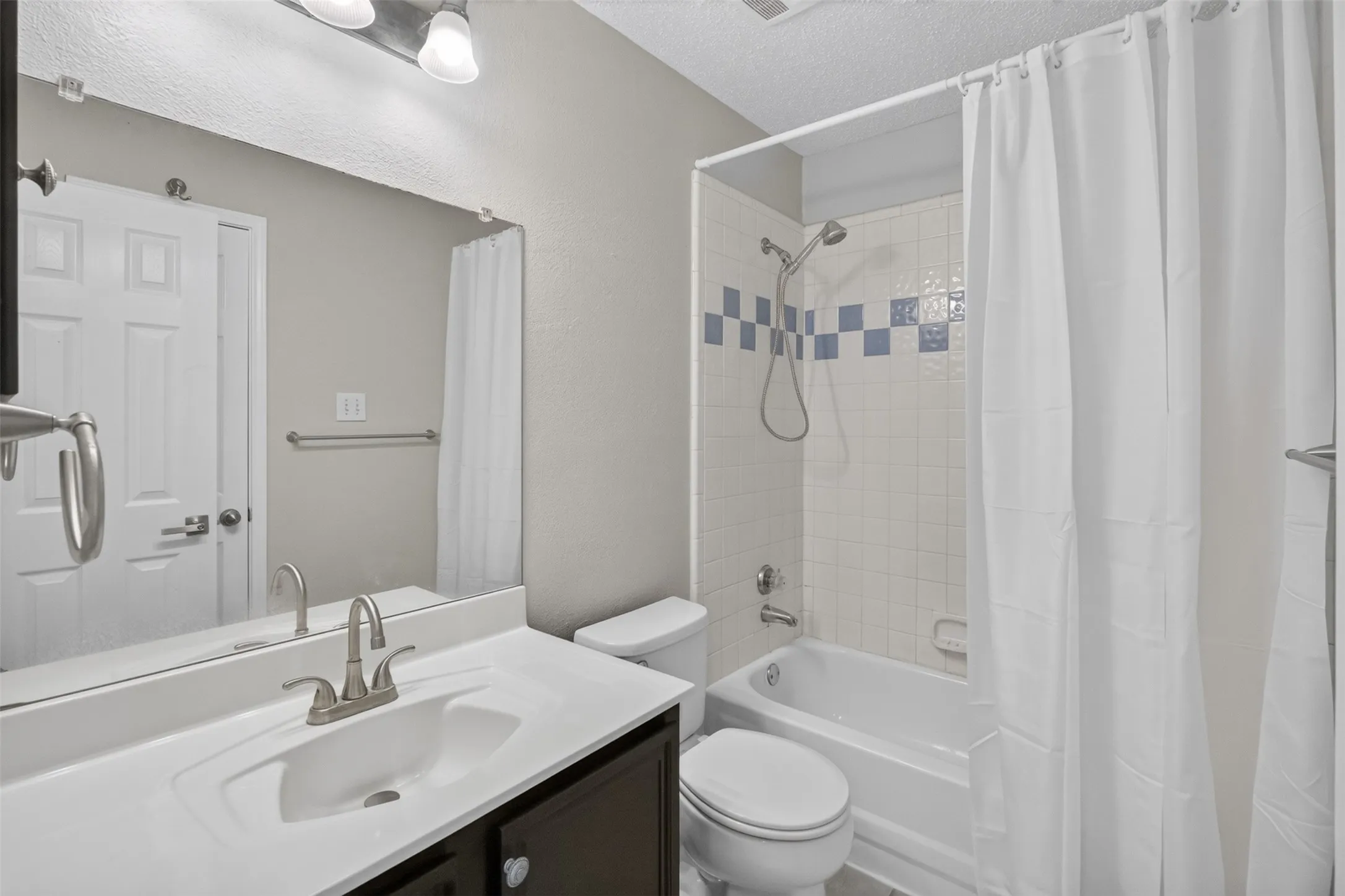 Single Family Residence For Sale in Tarrant County , 3514 Daisy Lane, Grand Prairie, Texas 75052, 3 Bedroom, 2 Bathroom, 2 Garage spaces, 1,586 Sqft, built in 1993, mls#21332180, Real Estate Agent in Grand Prairie, Homes For Sale in Tarrant county, Homes For Sale in Grand Prairie, Realtor in Grand Prairie Texas, Real Estate Brokerage Independent Realty Texas, Luminita Cordes Realtor