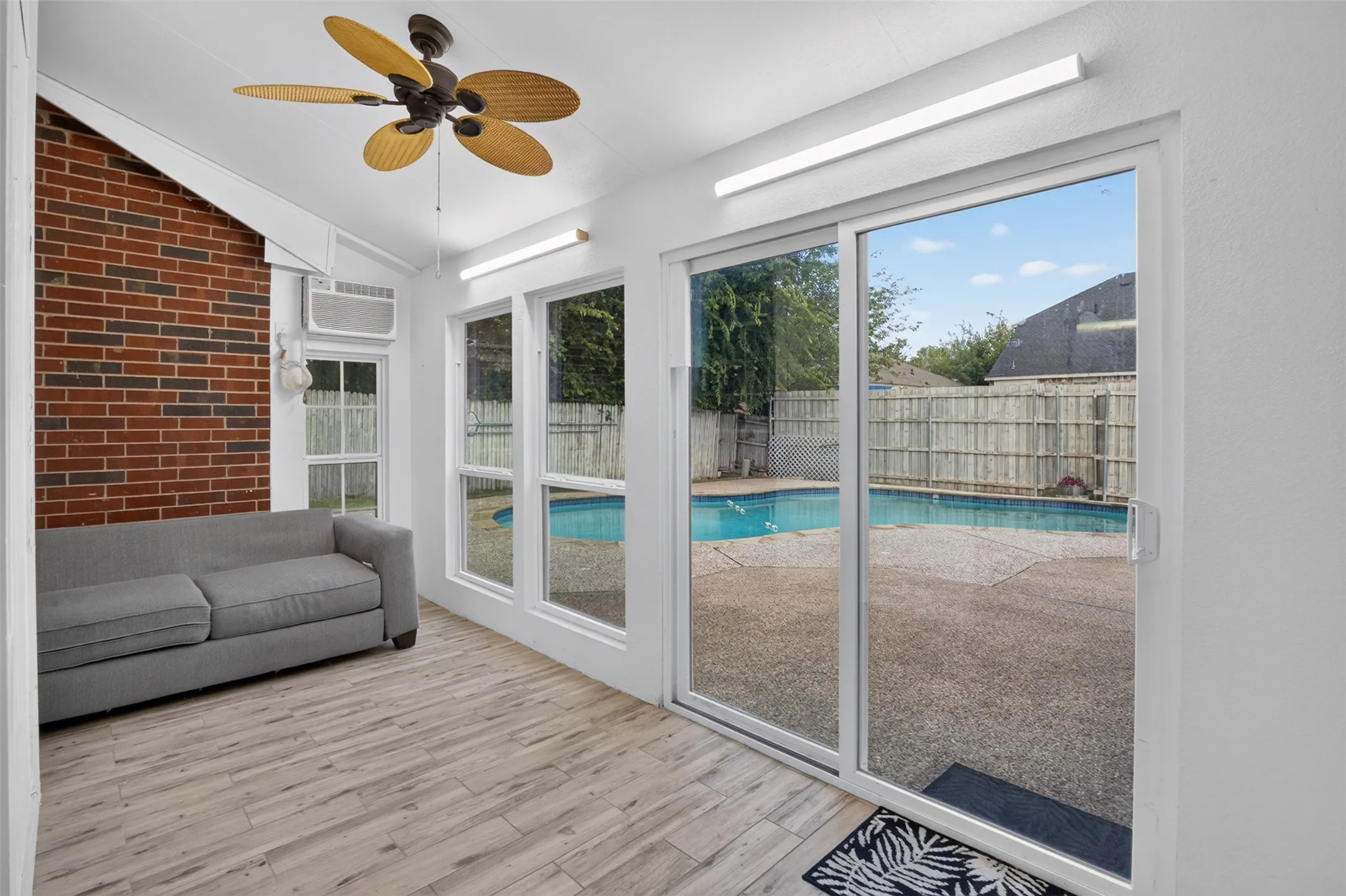 Single Family Residence For Sale in Tarrant County , 3514 Daisy Lane, Grand Prairie, Texas 75052, 3 Bedroom, 2 Bathroom, 2 Garage spaces, 1,586 Sqft, built in 1993, mls#21332180, Real Estate Agent in Grand Prairie, Homes For Sale in Tarrant county, Homes For Sale in Grand Prairie, Realtor in Grand Prairie Texas, Real Estate Brokerage Independent Realty Texas, Luminita Cordes Realtor