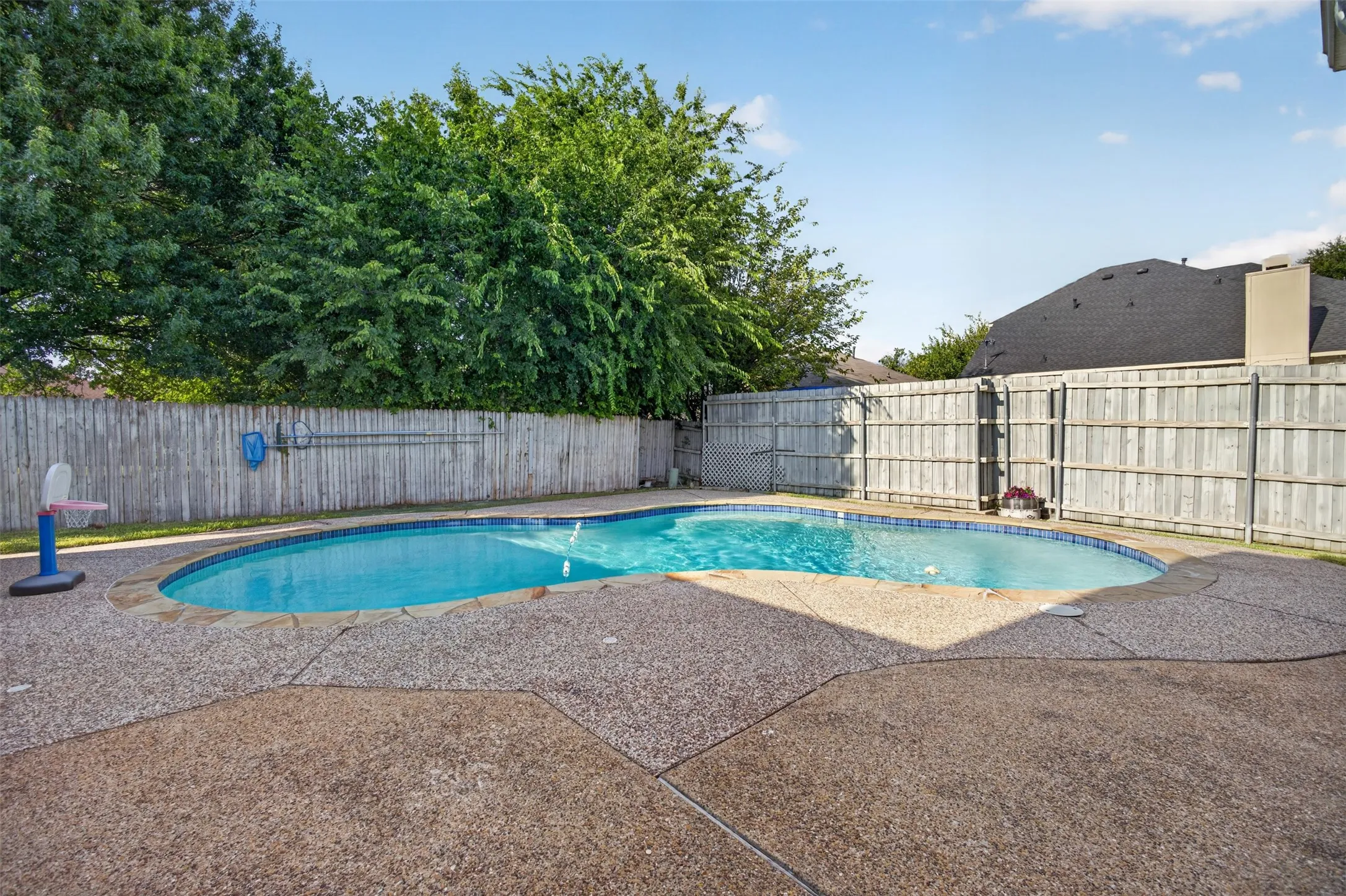 Single Family Residence For Sale in Tarrant County , 3514 Daisy Lane, Grand Prairie, Texas 75052, 3 Bedroom, 2 Bathroom, 2 Garage spaces, 1,586 Sqft, built in 1993, mls#21332180, Real Estate Agent in Grand Prairie, Homes For Sale in Tarrant county, Homes For Sale in Grand Prairie, Realtor in Grand Prairie Texas, Real Estate Brokerage Independent Realty Texas, Luminita Cordes Realtor