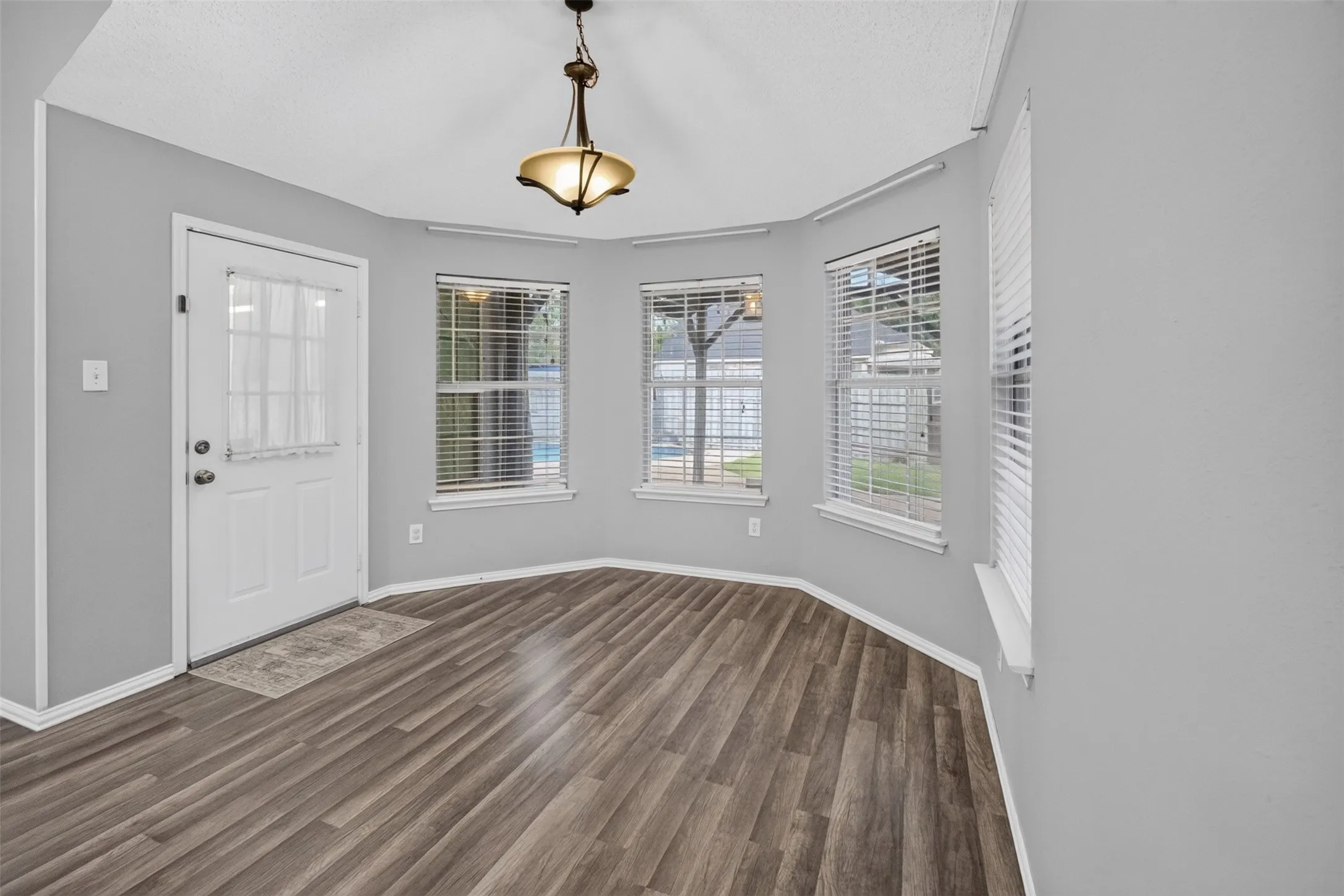 Single Family Residence For Sale in Tarrant County , 3514 Daisy Lane, Grand Prairie, Texas 75052, 3 Bedroom, 2 Bathroom, 2 Garage spaces, 1,586 Sqft, built in 1993, mls#21332180, Real Estate Agent in Grand Prairie, Homes For Sale in Tarrant county, Homes For Sale in Grand Prairie, Realtor in Grand Prairie Texas, Real Estate Brokerage Independent Realty Texas, Luminita Cordes Realtor