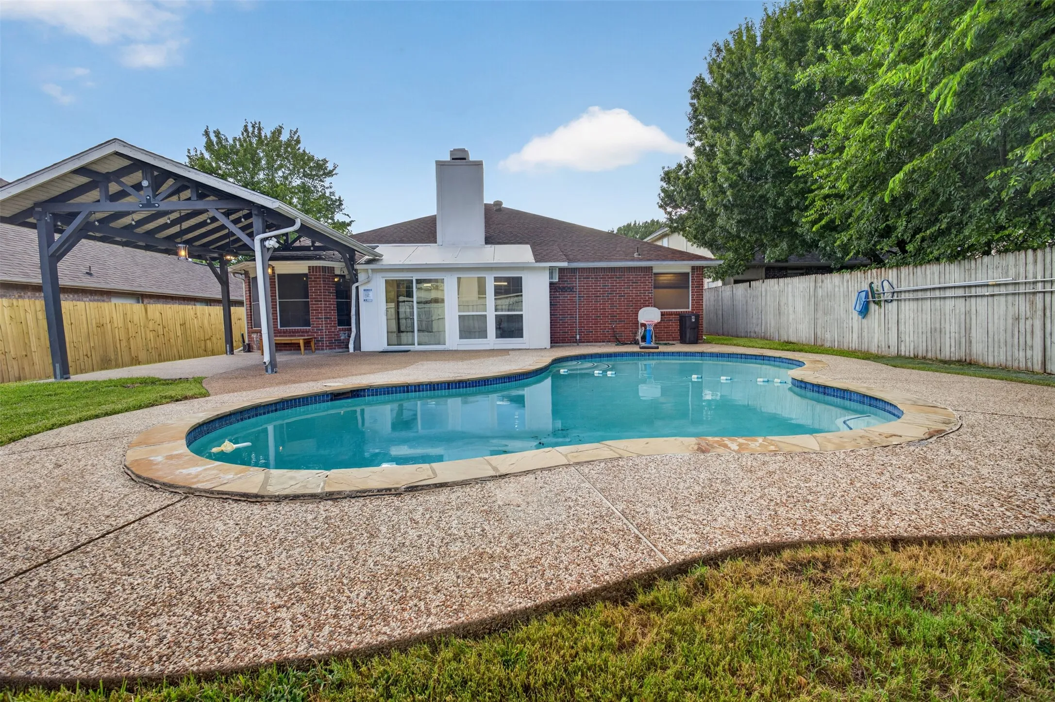 Single Family Residence For Sale in Tarrant County , 3514 Daisy Lane, Grand Prairie, Texas 75052, 3 Bedroom, 2 Bathroom, 2 Garage spaces, 1,586 Sqft, built in 1993, mls#21332180, Real Estate Agent in Grand Prairie, Homes For Sale in Tarrant county, Homes For Sale in Grand Prairie, Realtor in Grand Prairie Texas, Real Estate Brokerage Independent Realty Texas, Luminita Cordes Realtor