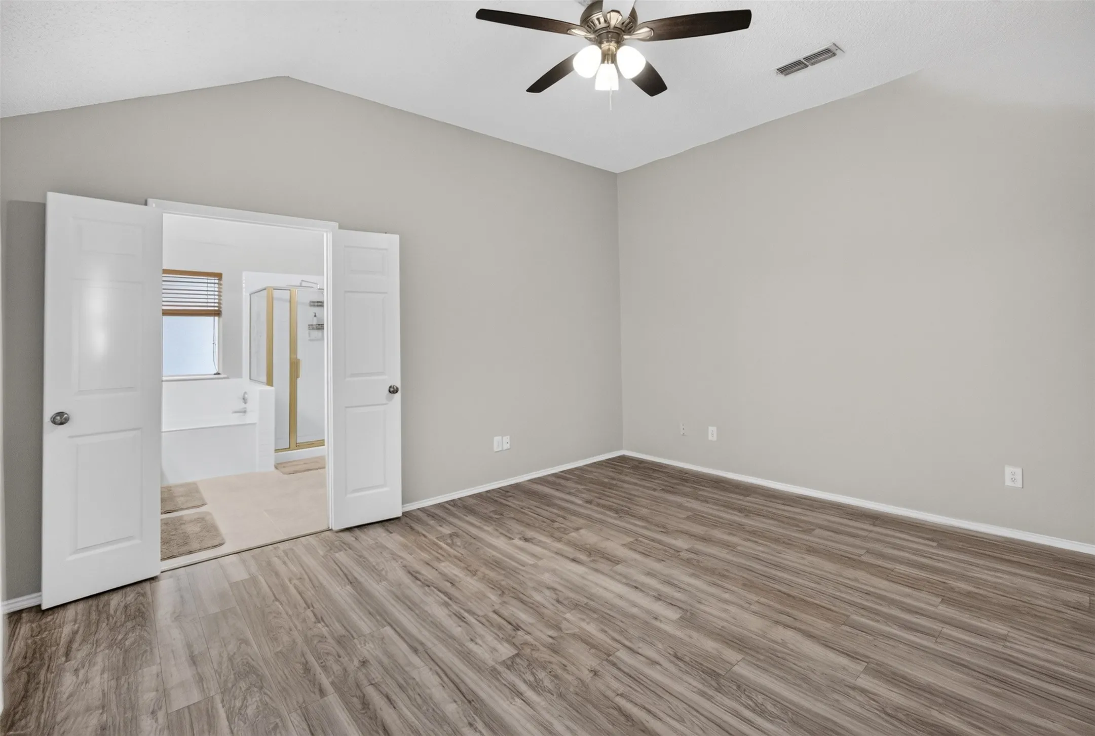 Single Family Residence For Sale in Tarrant County , 3514 Daisy Lane, Grand Prairie, Texas 75052, 3 Bedroom, 2 Bathroom, 2 Garage spaces, 1,586 Sqft, built in 1993, mls#21332180, Real Estate Agent in Grand Prairie, Homes For Sale in Tarrant county, Homes For Sale in Grand Prairie, Realtor in Grand Prairie Texas, Real Estate Brokerage Independent Realty Texas, Luminita Cordes Realtor