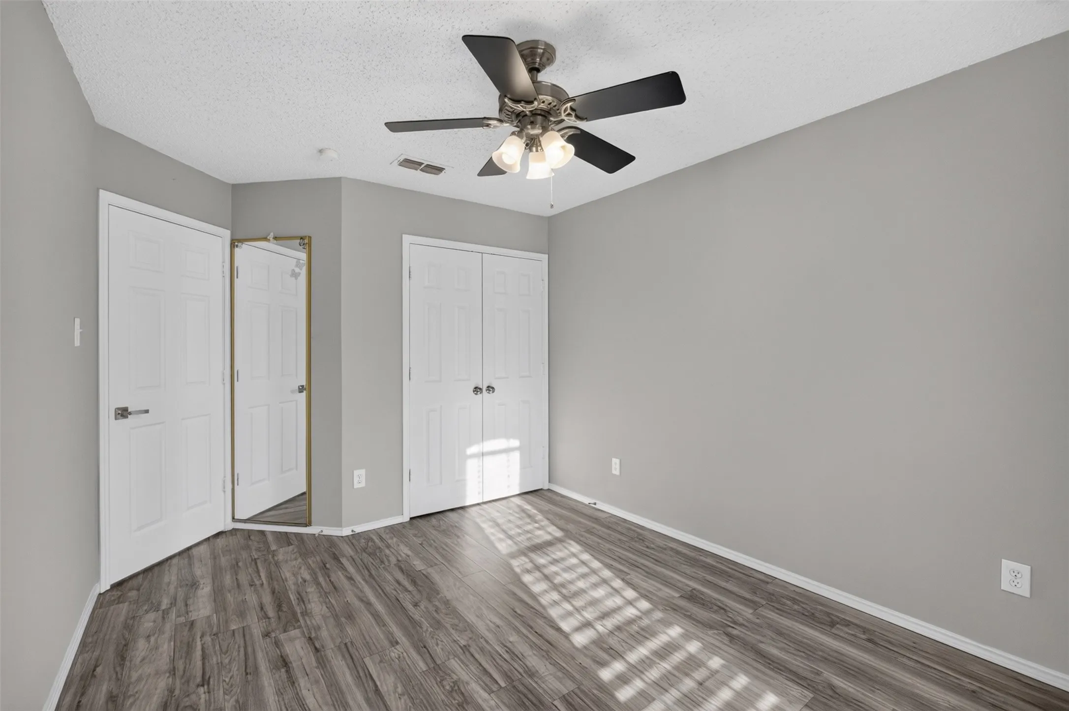 Single Family Residence For Sale in Tarrant County , 3514 Daisy Lane, Grand Prairie, Texas 75052, 3 Bedroom, 2 Bathroom, 2 Garage spaces, 1,586 Sqft, built in 1993, mls#21332180, Real Estate Agent in Grand Prairie, Homes For Sale in Tarrant county, Homes For Sale in Grand Prairie, Realtor in Grand Prairie Texas, Real Estate Brokerage Independent Realty Texas, Luminita Cordes Realtor