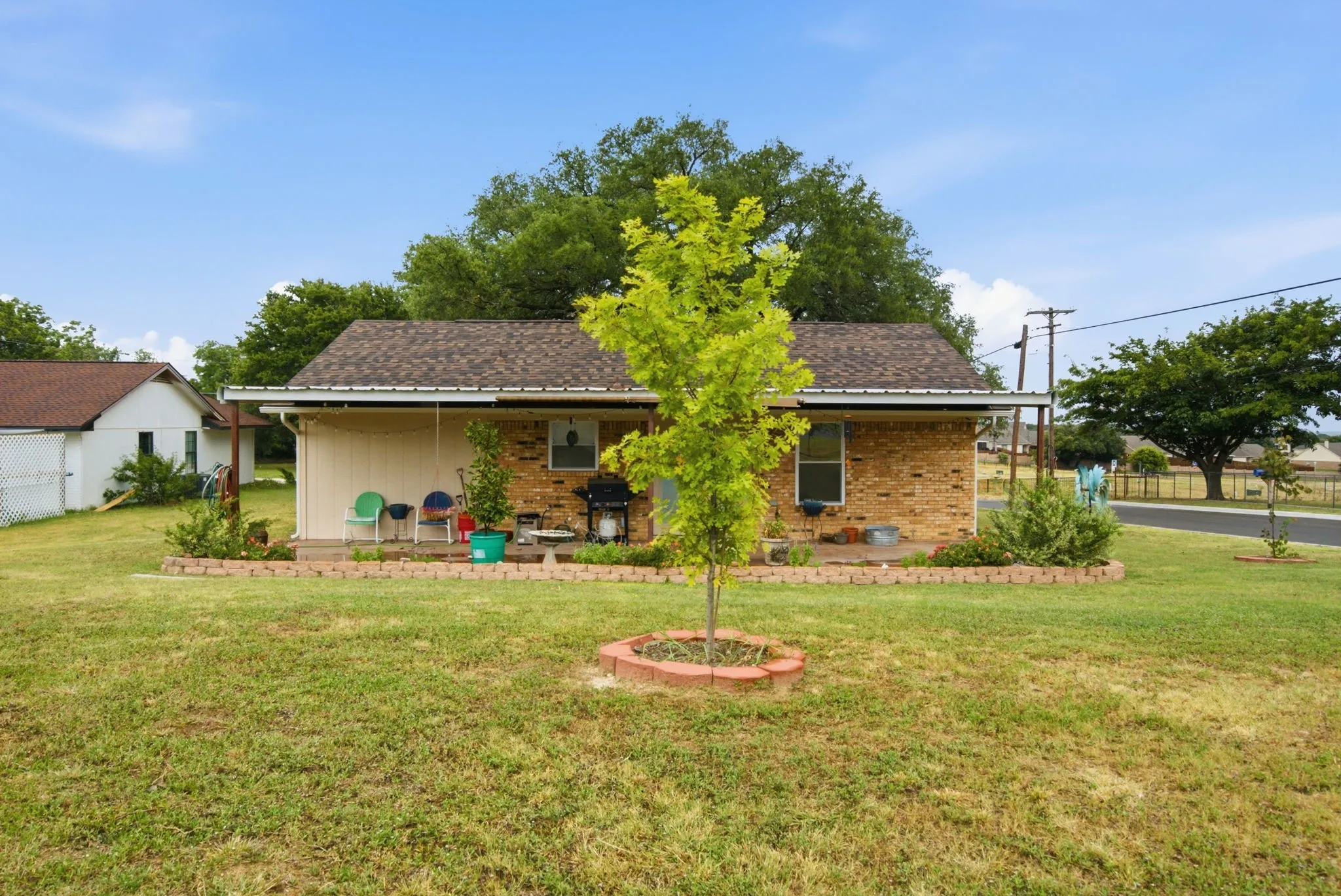 Single Family Residence For Sale in Parker County , 701 Van Winkle Street, Weatherford, Texas 76086, 3 Bedroom, 2 Bathroom, 1 Garage spaces, 1,016 Sqft, built in 1980, mls#21330919, Real Estate Agent in Weatherford, Homes For Sale in Parker county, Homes For Sale in Weatherford, Realtor in Weatherford Texas, Real Estate Brokerage Independent Realty Texas, Luminita Cordes Realtor